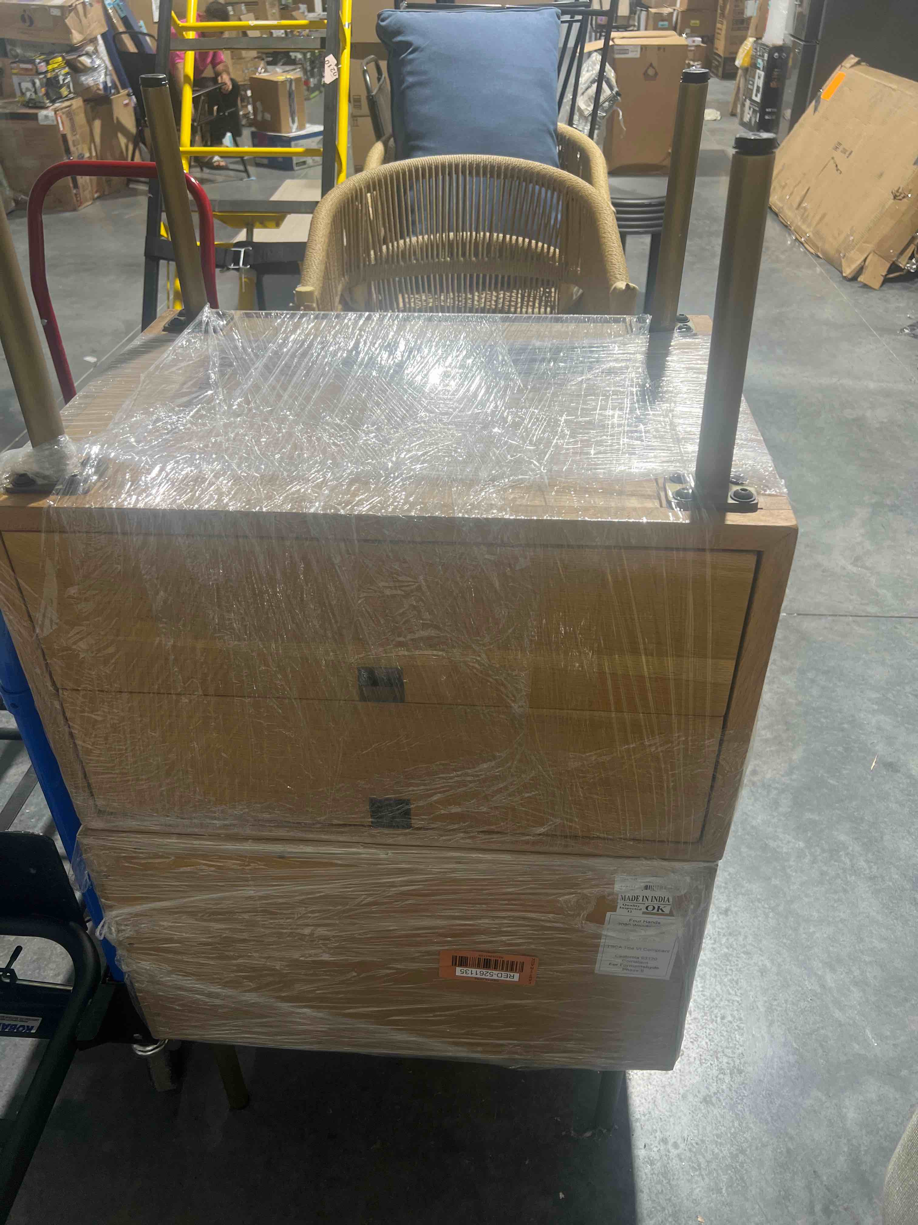 https://s3.amazonaws.com/lotting-images-prod/bidfta/YEL5072796_1696276930820.jpeg