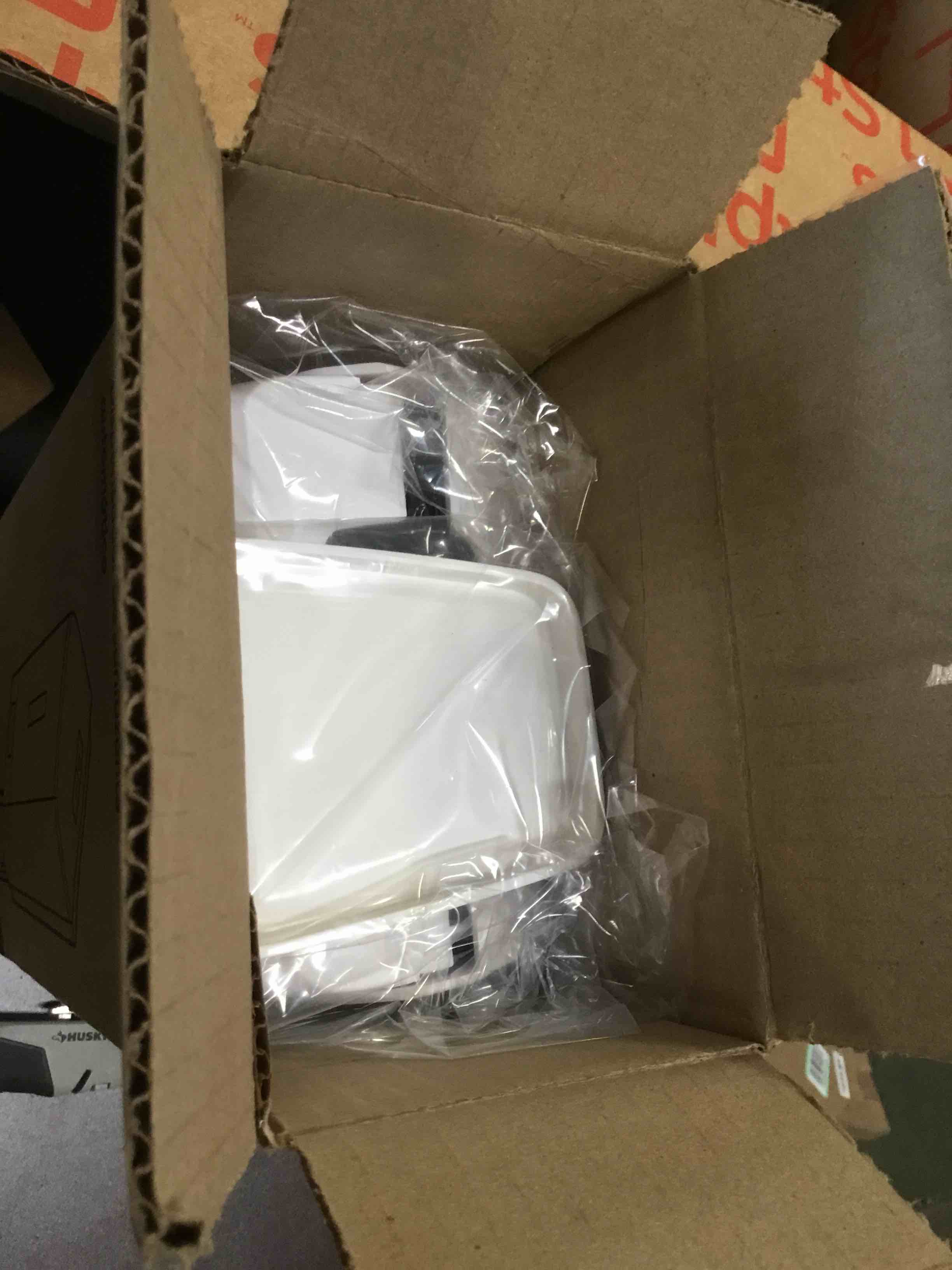 https://s3.amazonaws.com/lotting-images-prod/bidfta/YEL5085983_1703001694328.jpeg