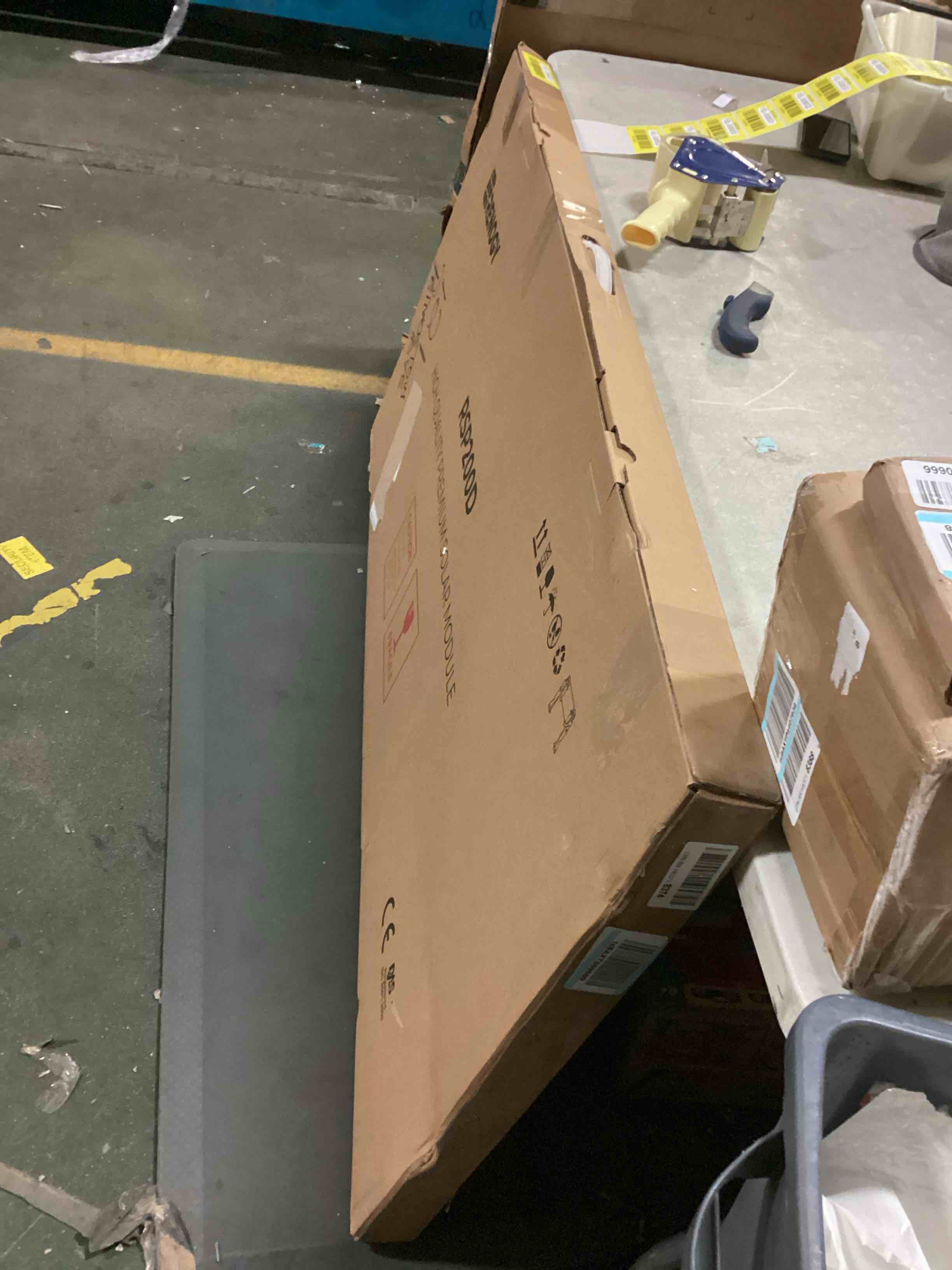 https://s3.amazonaws.com/lotting-images-prod/bidfta/YEL5088527_1702928175317.jpeg