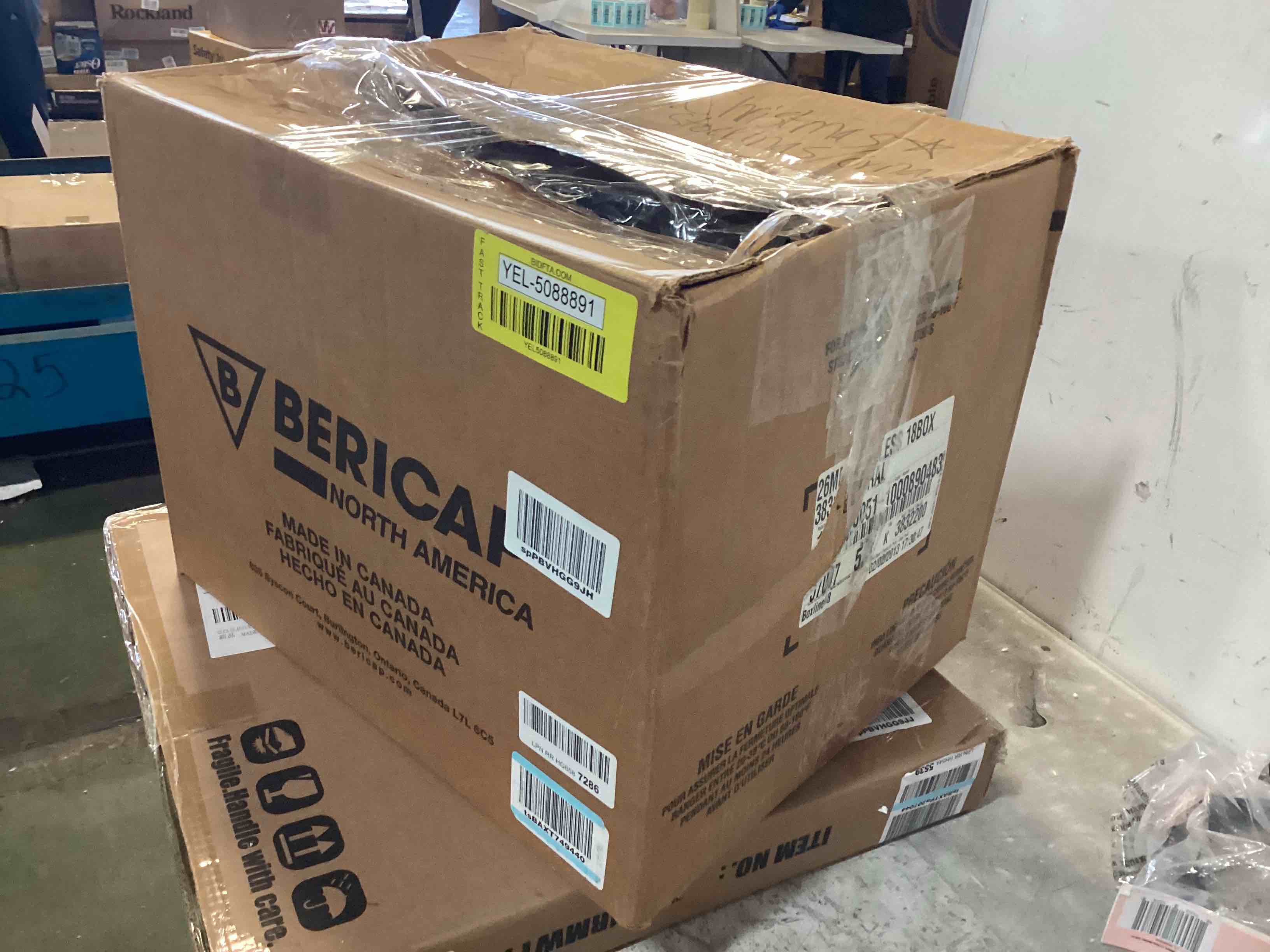 https://s3.amazonaws.com/lotting-images-prod/bidfta/YEL5088891_1703086928700.jpeg