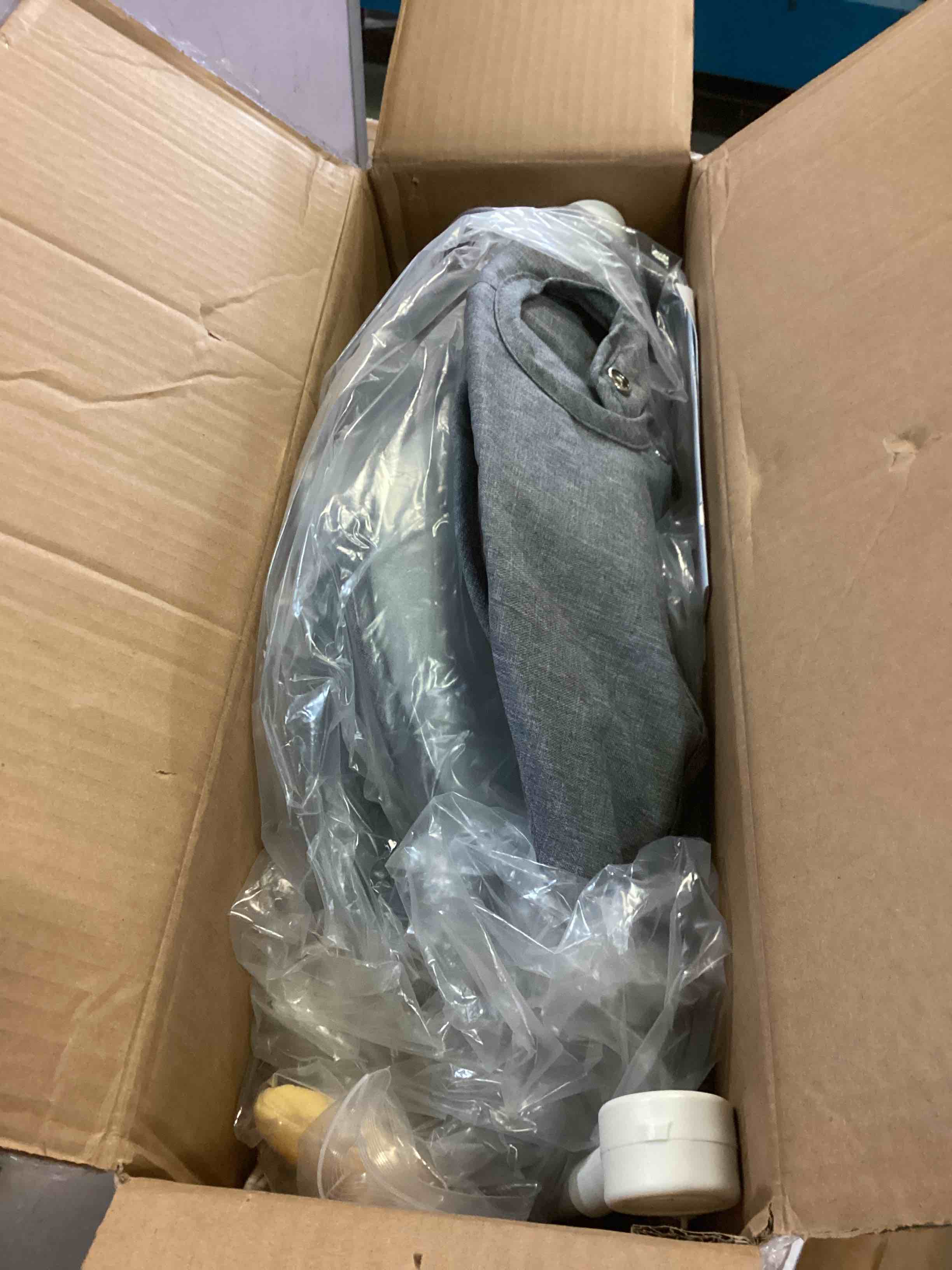 https://s3.amazonaws.com/lotting-images-prod/bidfta/YEL5089162_1703178285562.jpeg