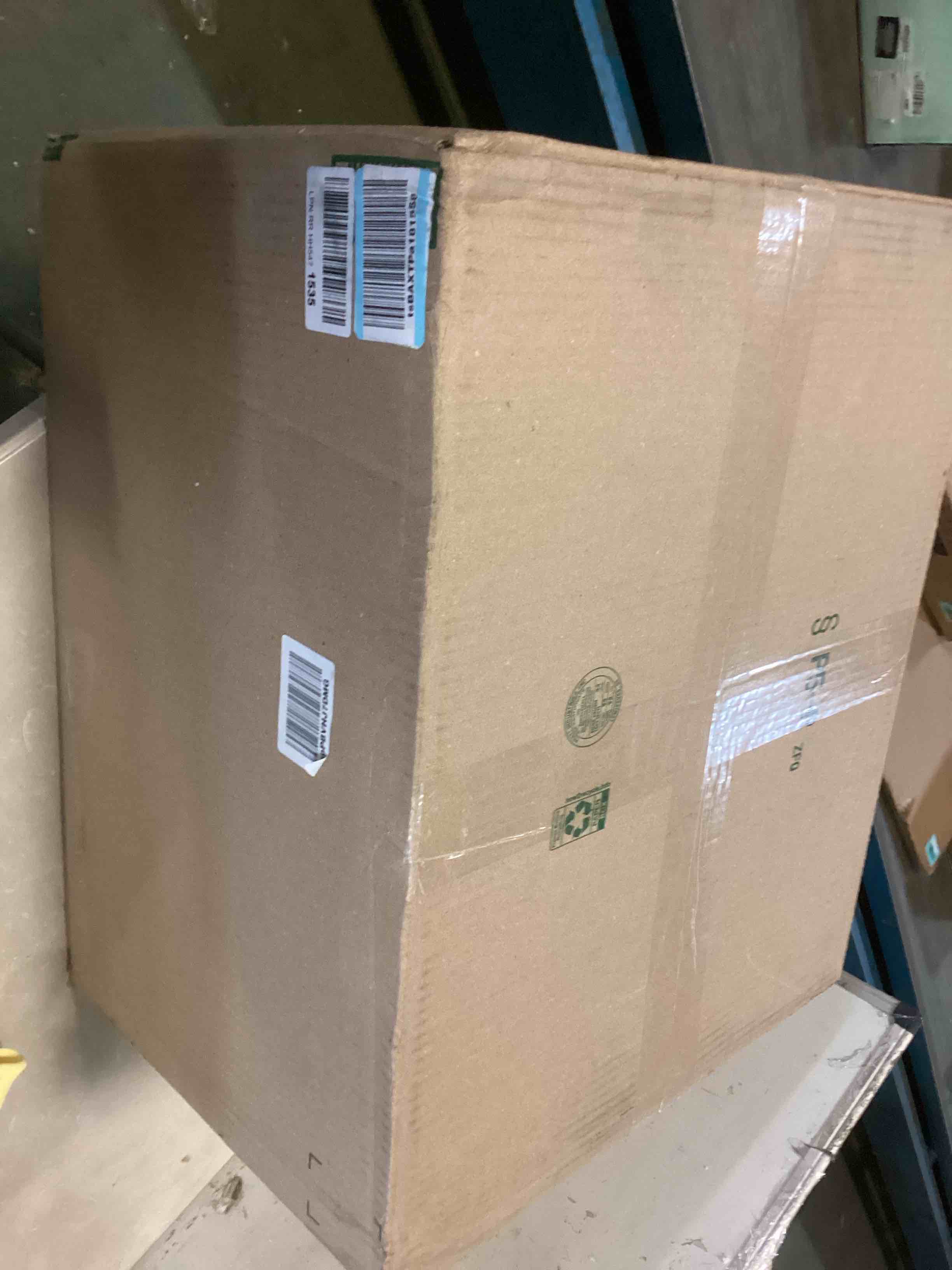 https://s3.amazonaws.com/lotting-images-prod/bidfta/YEL5090025_1702735359801.jpeg