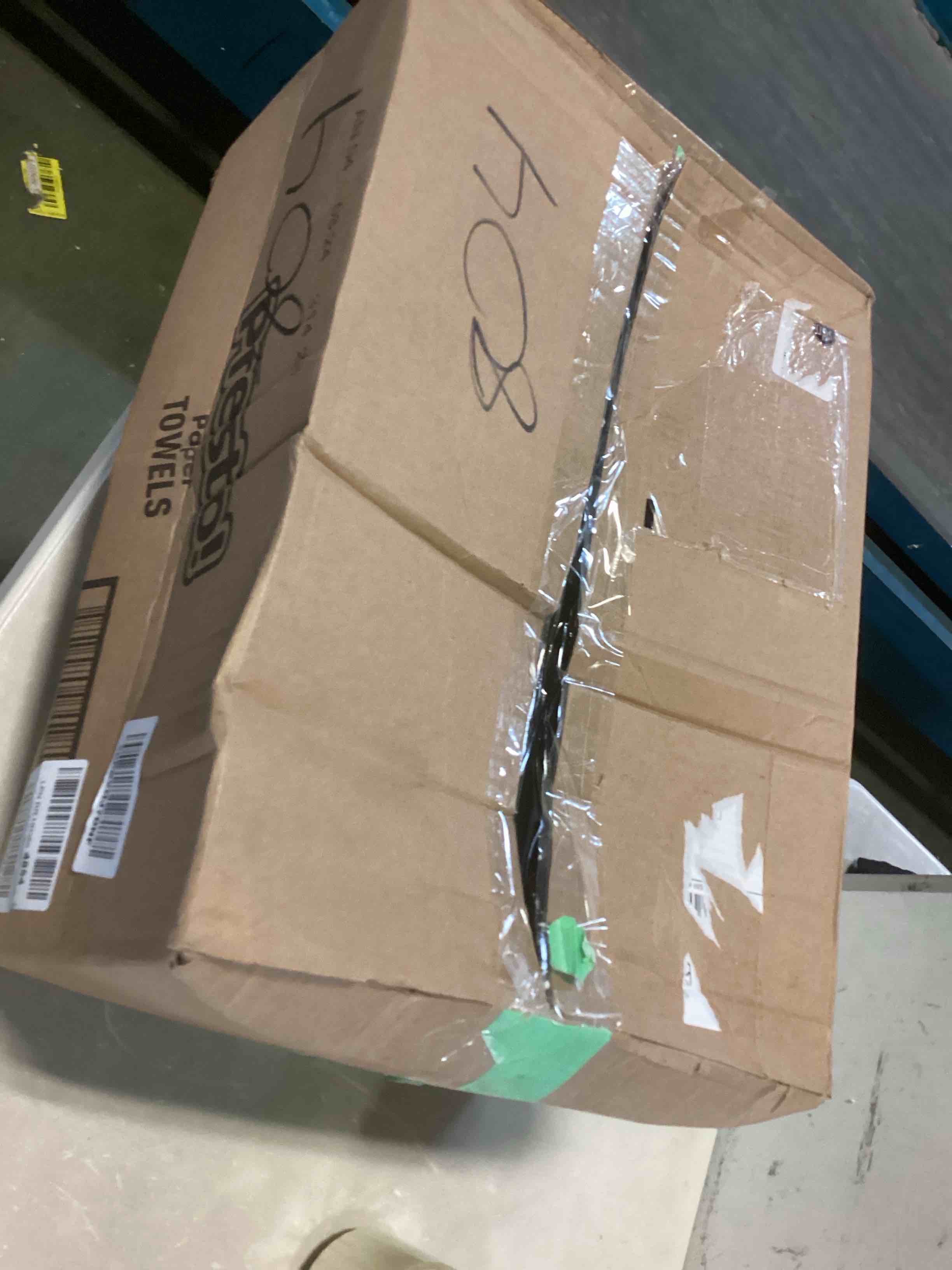 https://s3.amazonaws.com/lotting-images-prod/bidfta/YEL5090060_1702738233717.jpeg
