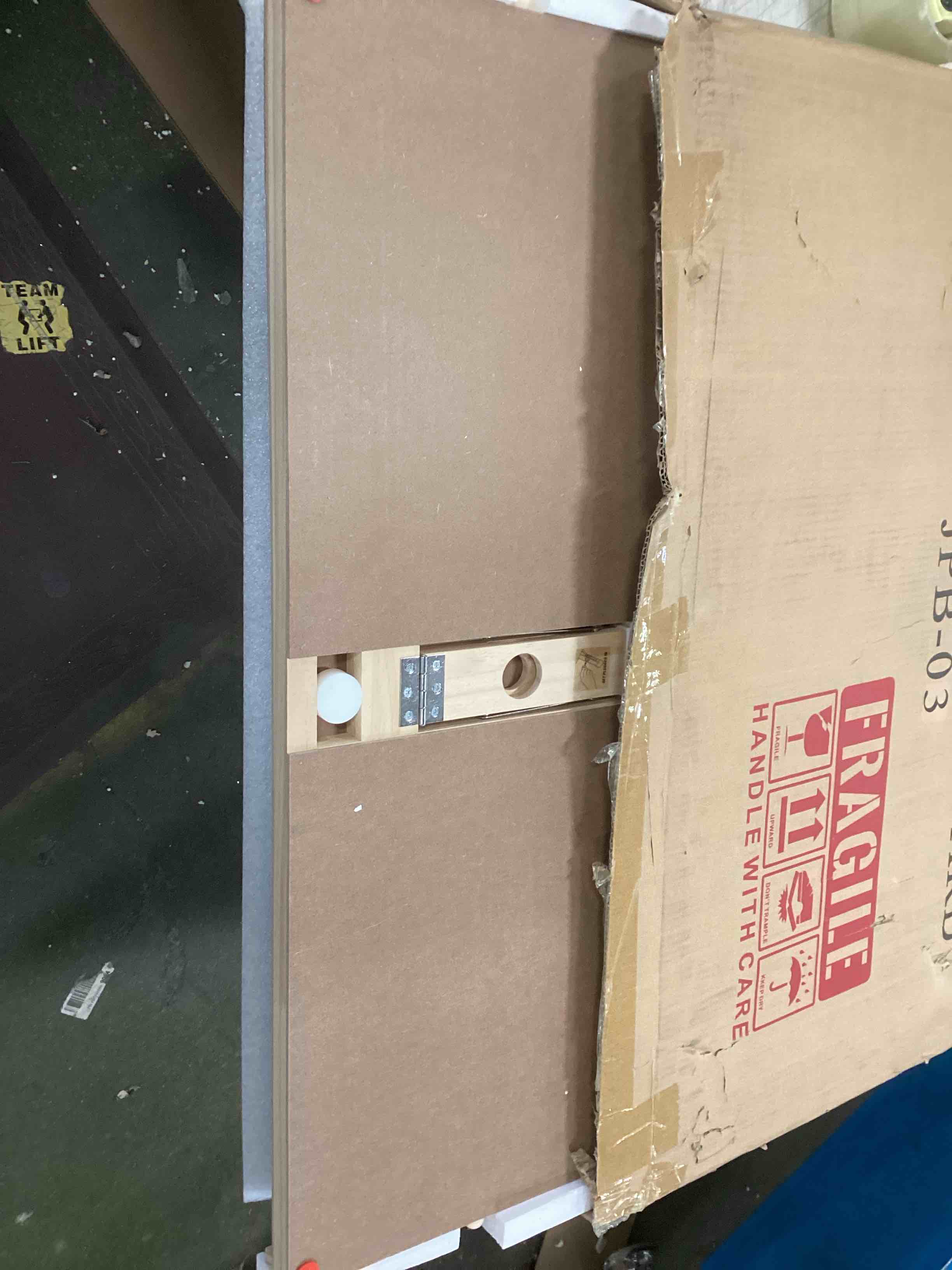 https://s3.amazonaws.com/lotting-images-prod/bidfta/YEL5092719_1703957617015.jpeg