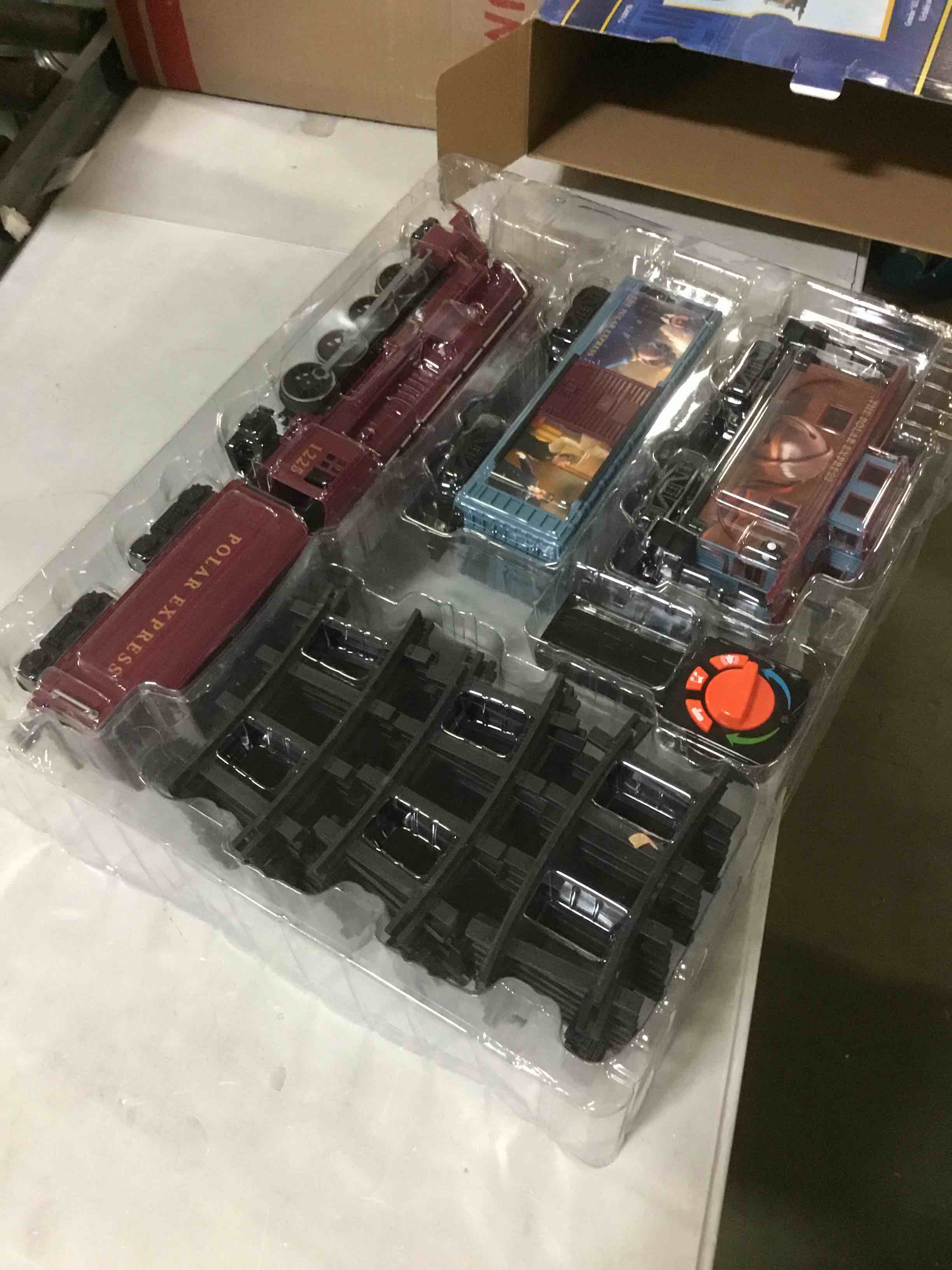 https://s3.amazonaws.com/lotting-images-prod/bidfta/YEL5093440_1703100970378.jpeg