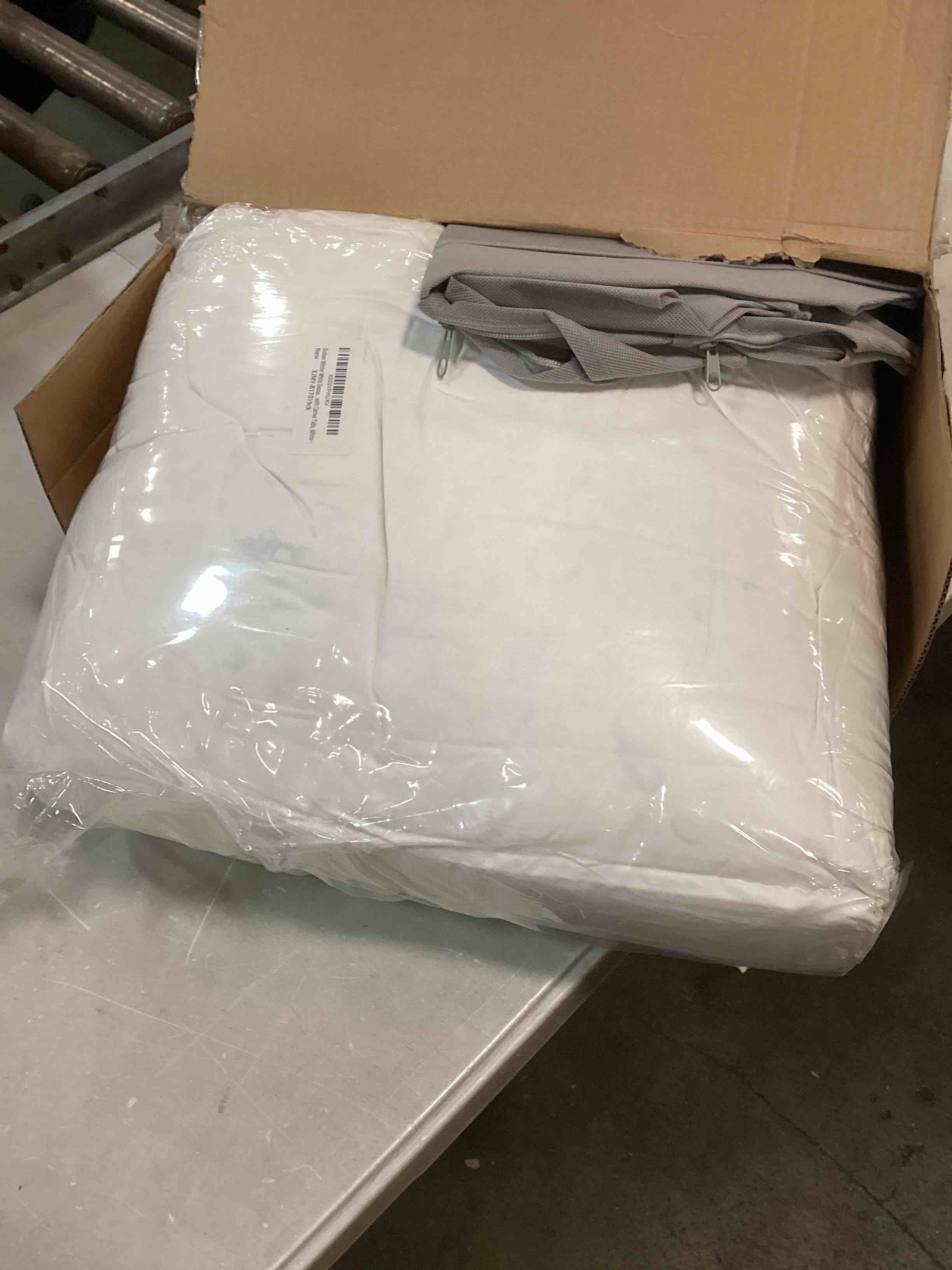 https://s3.amazonaws.com/lotting-images-prod/bidfta/YEL5094009_1703779468502.jpeg