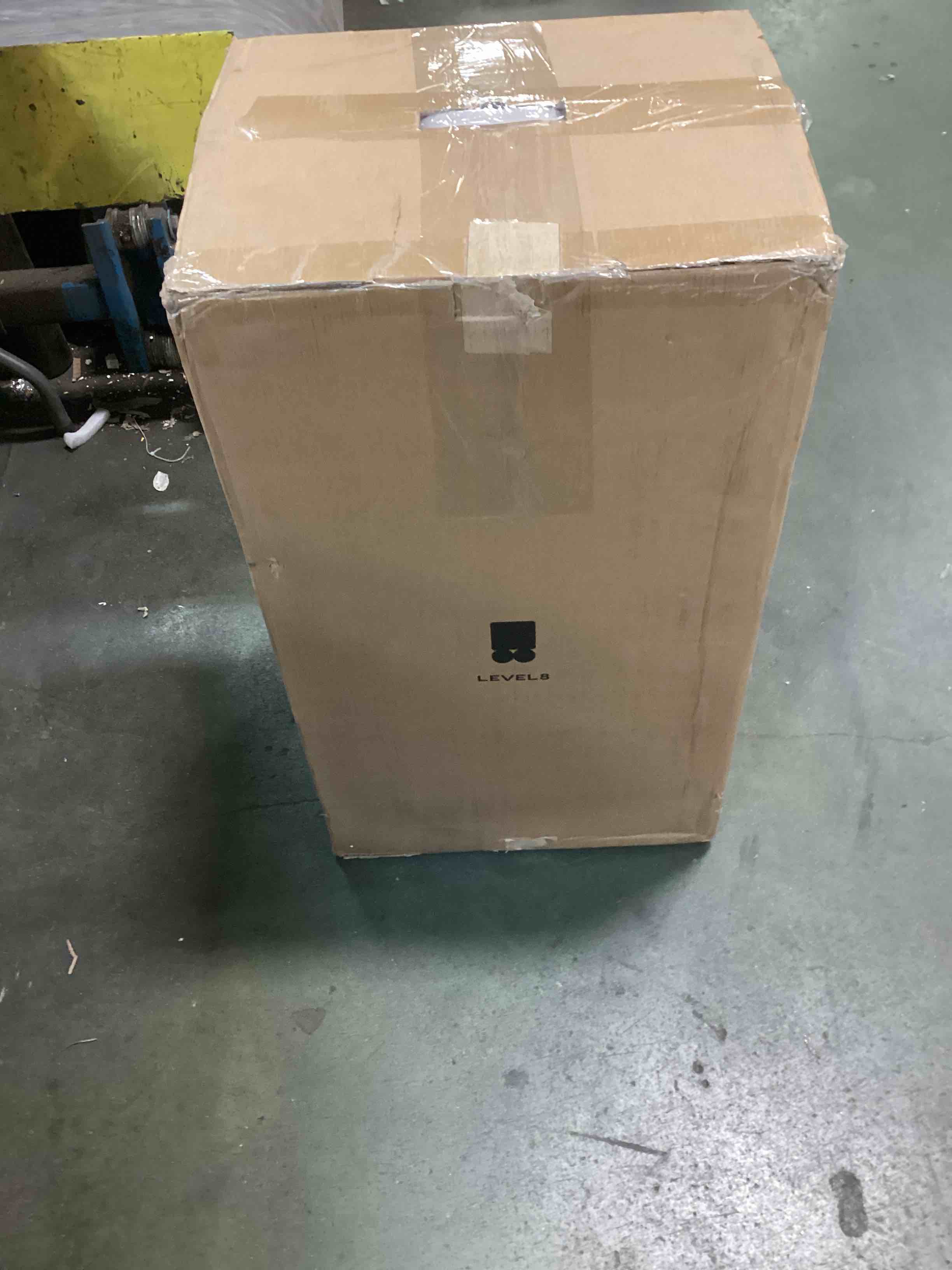https://s3.amazonaws.com/lotting-images-prod/bidfta/YEL5094091_1703853404392.jpeg