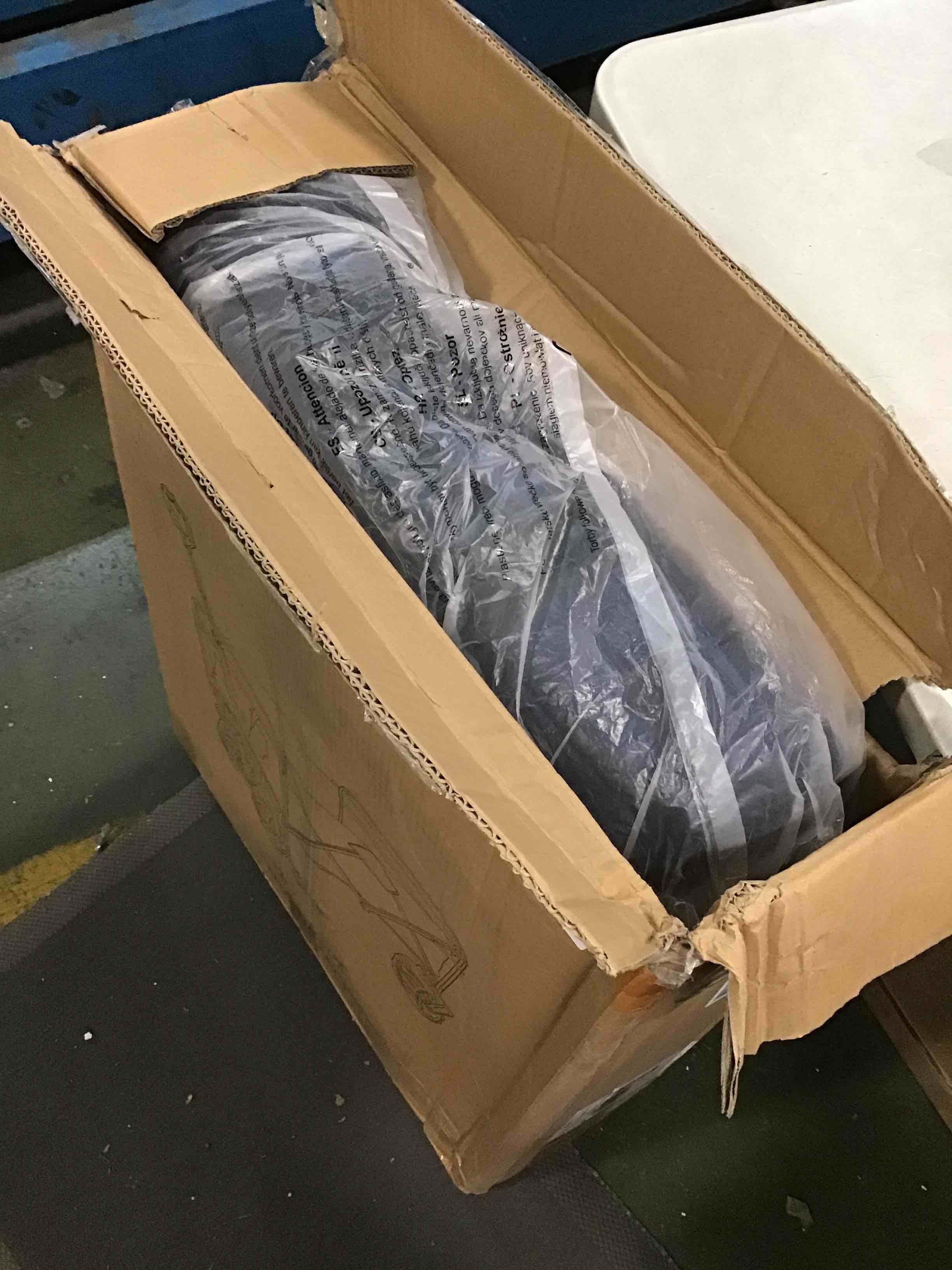 https://s3.amazonaws.com/lotting-images-prod/bidfta/YEL5095712_1703272122728.jpeg