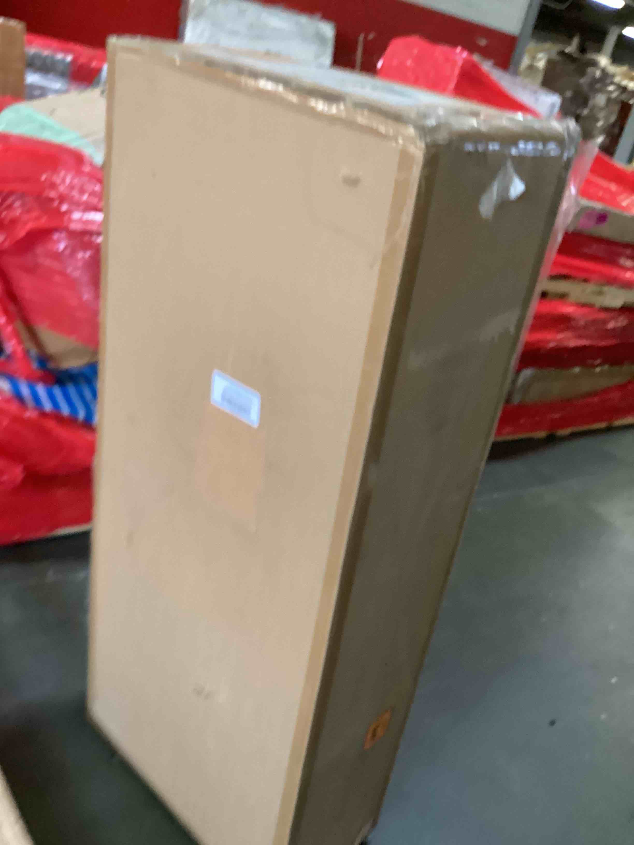 https://s3.amazonaws.com/lotting-images-prod/bidfta/YEL5108177_1692365442738.jpeg