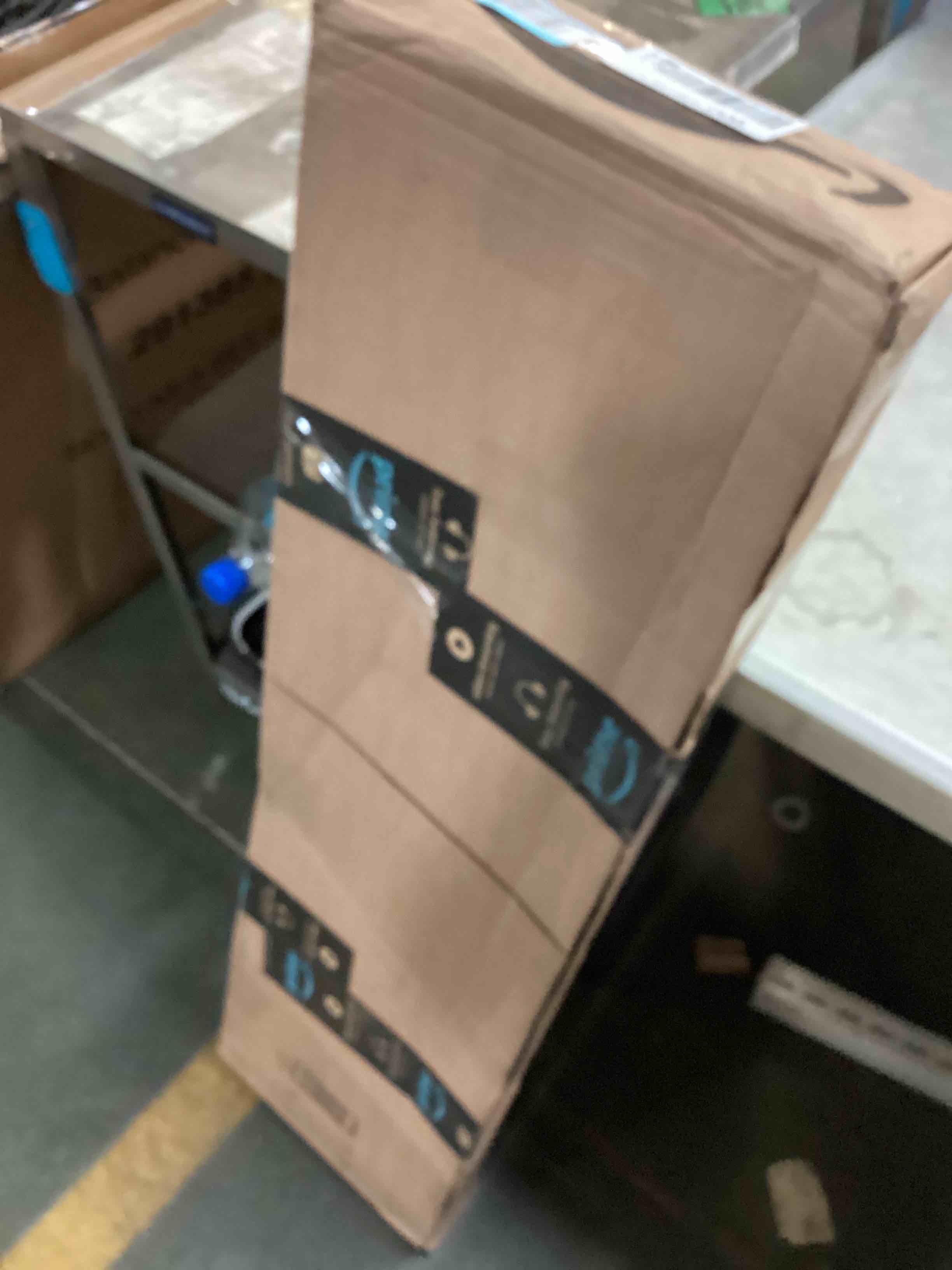 https://s3.amazonaws.com/lotting-images-prod/bidfta/YEL5108404_1692630249685.jpeg