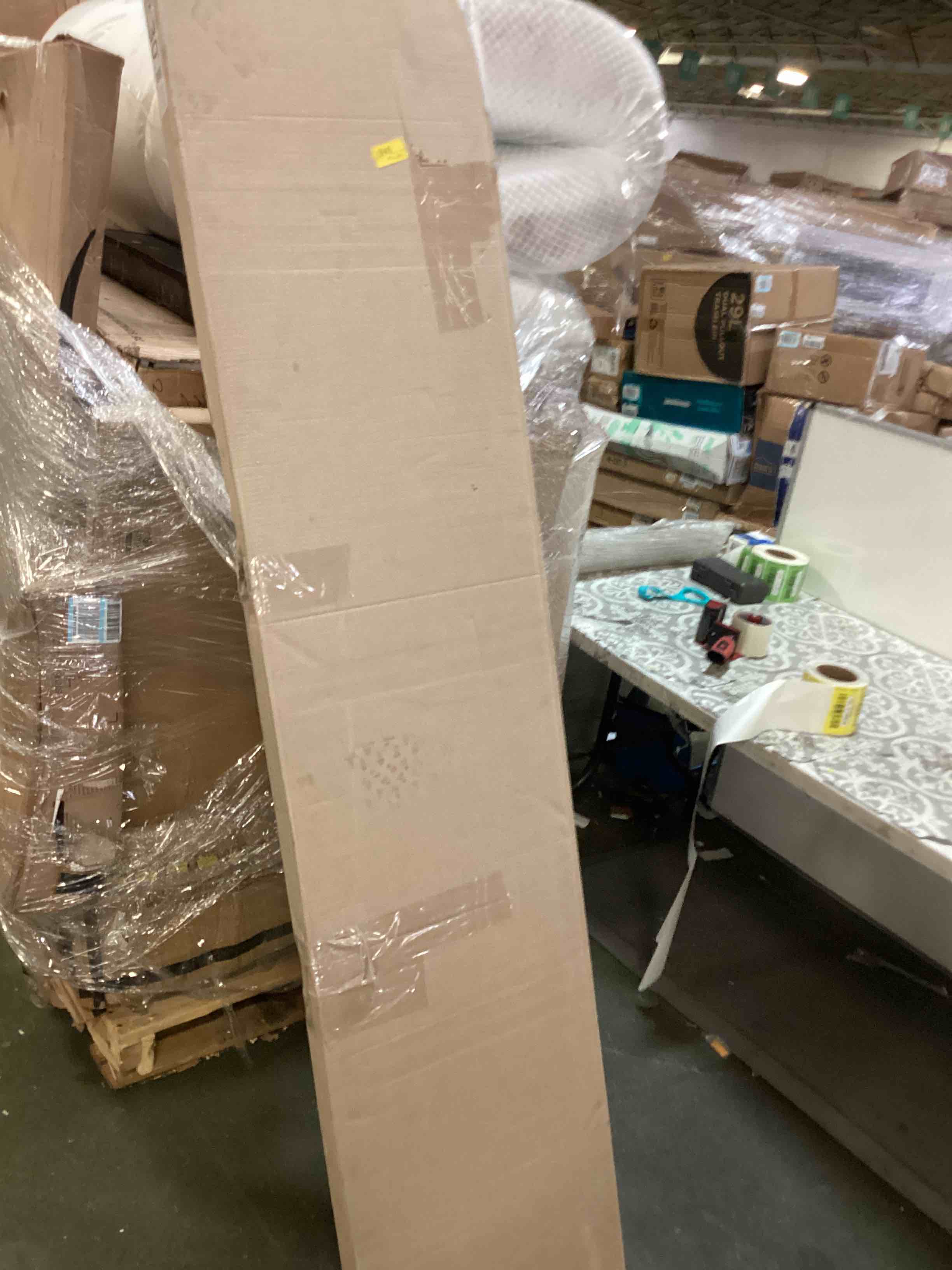 https://s3.amazonaws.com/lotting-images-prod/bidfta/YEL5108638_1692707666246.jpeg