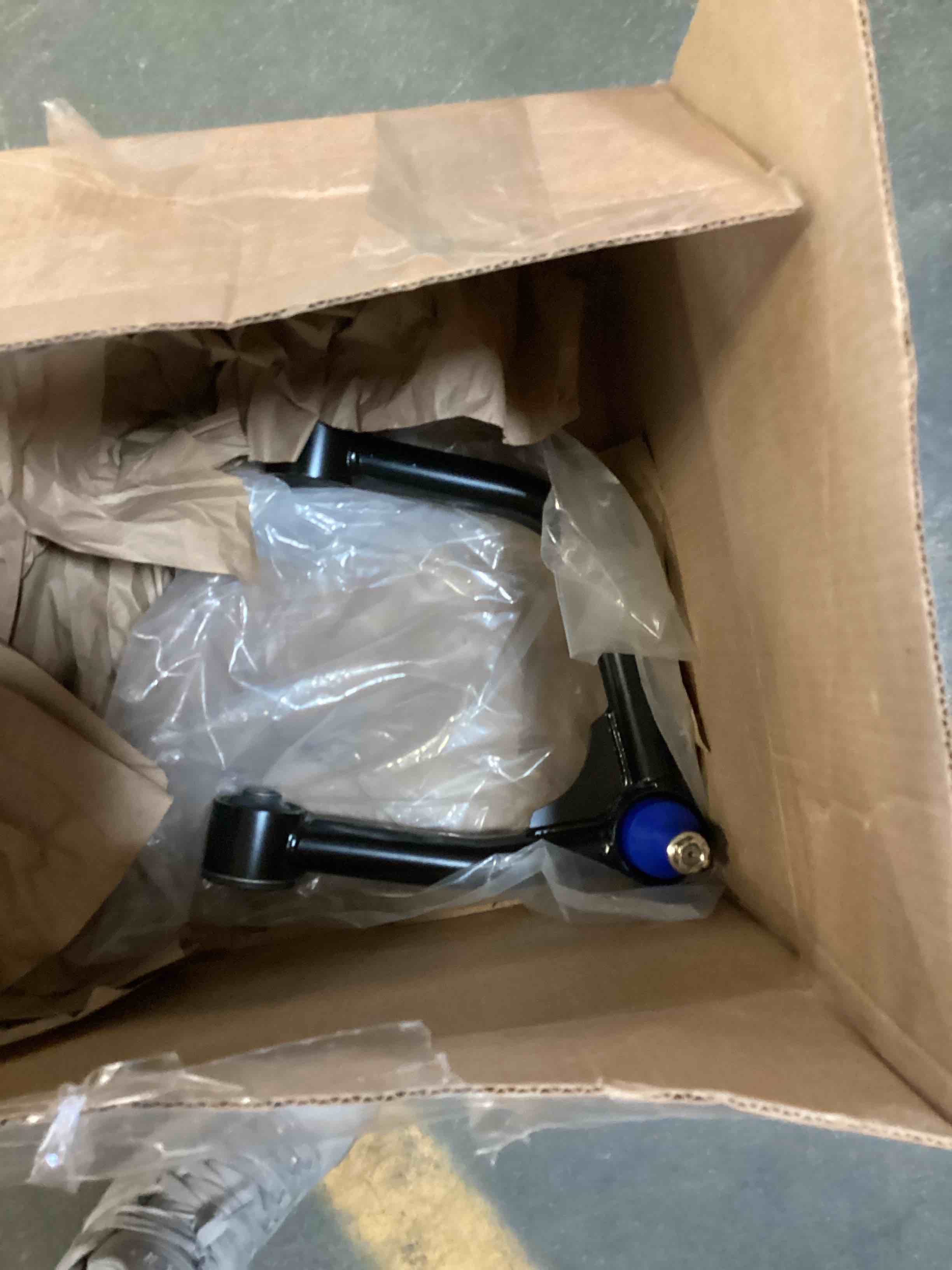 https://s3.amazonaws.com/lotting-images-prod/bidfta/YEL5108814_1692728195633.jpeg