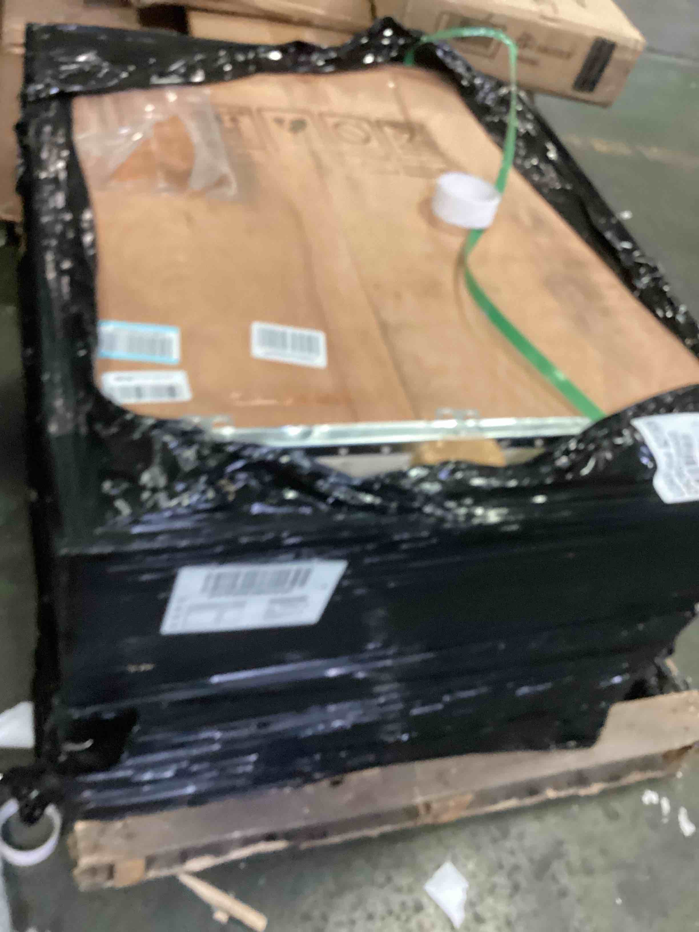 https://s3.amazonaws.com/lotting-images-prod/bidfta/YEL5109409_1692973447613.jpeg