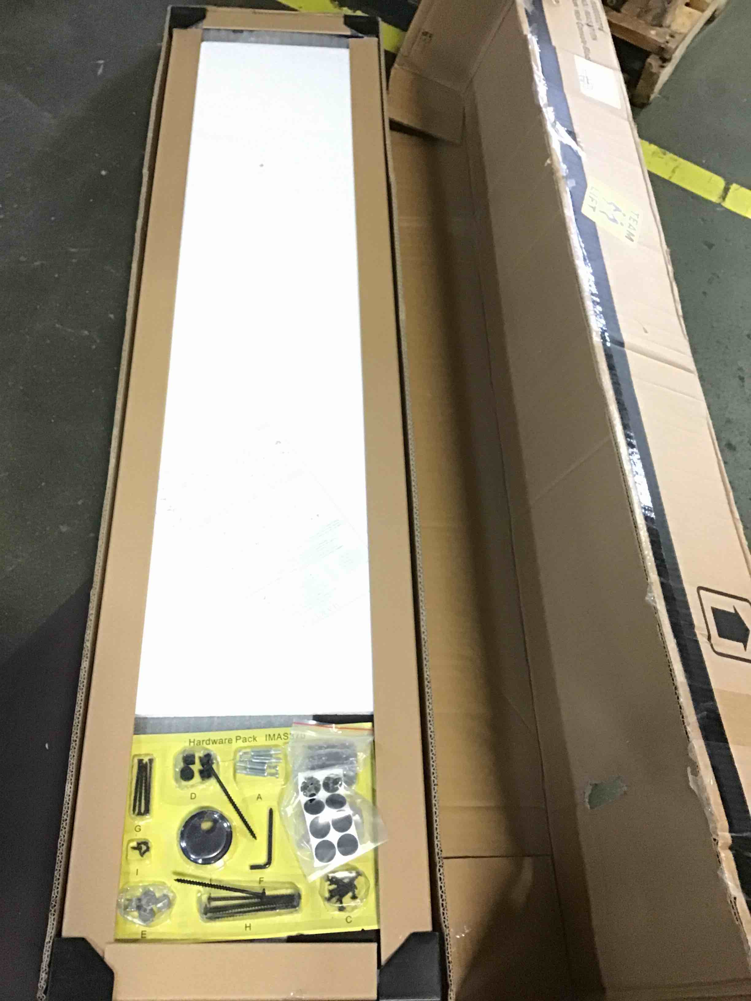 https://s3.amazonaws.com/lotting-images-prod/bidfta/YEL5111596_1693058668716.jpeg