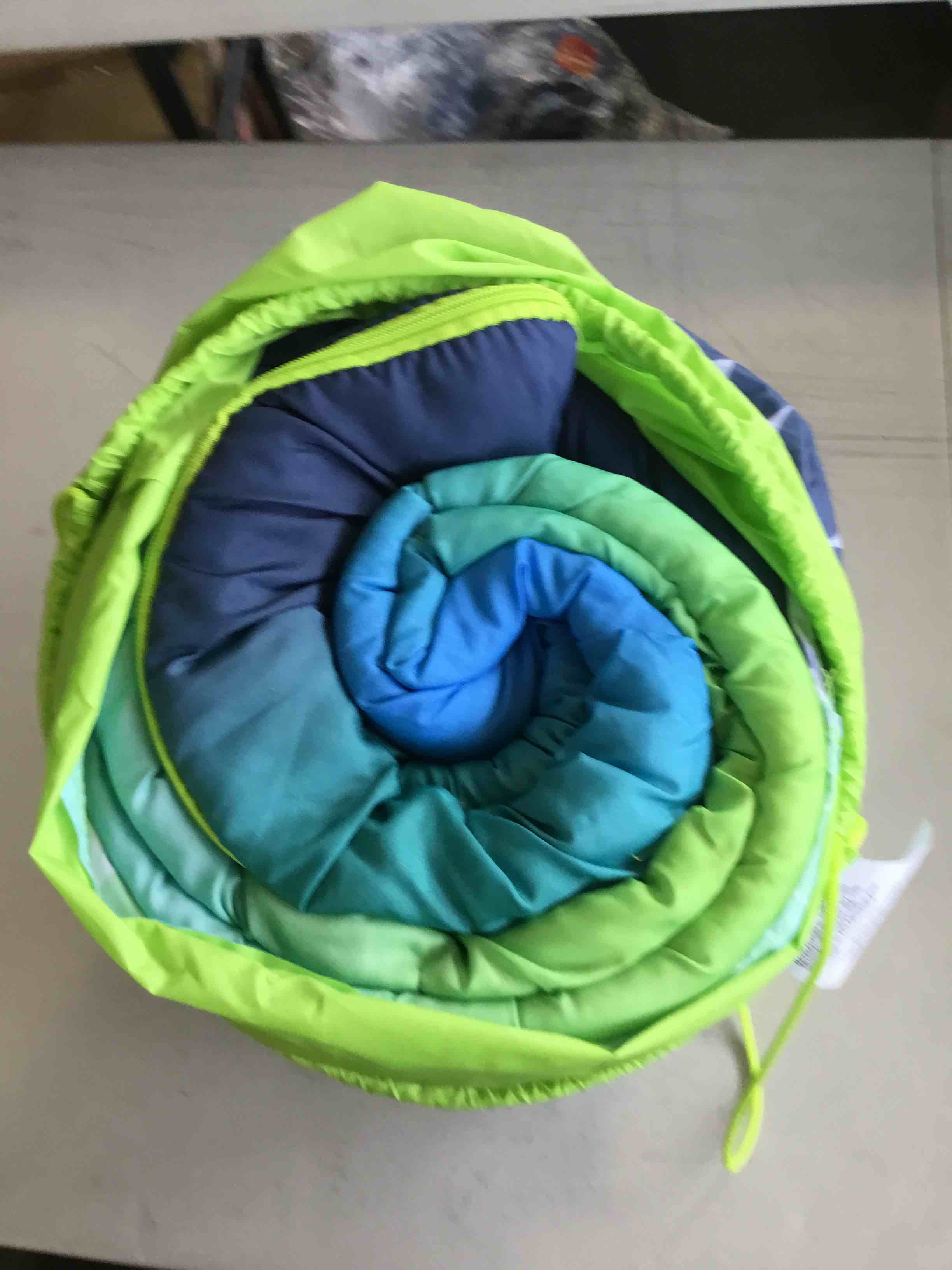 https://s3.amazonaws.com/lotting-images-prod/bidfta/YEL5113690_1692895692709.jpeg