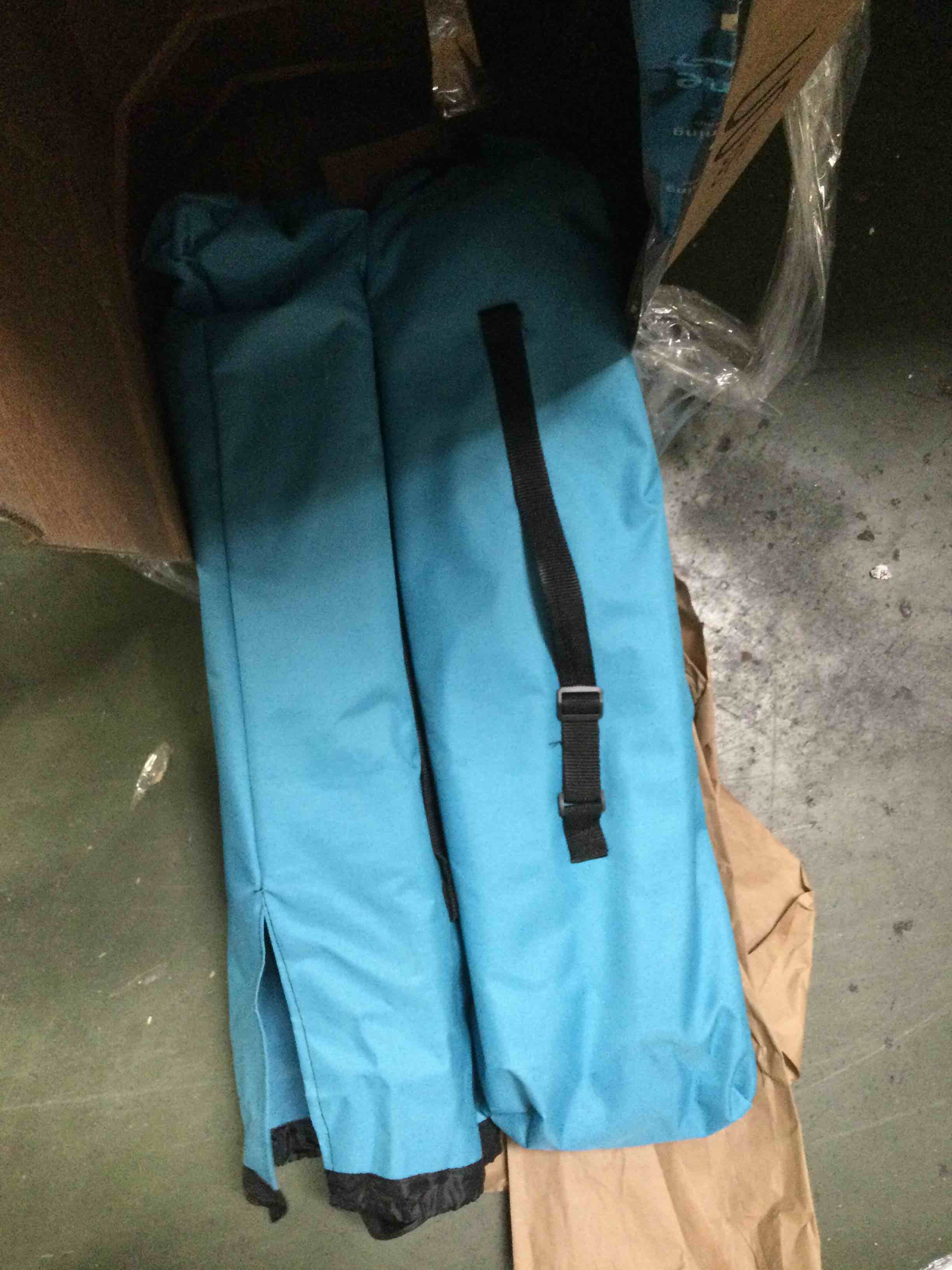 https://s3.amazonaws.com/lotting-images-prod/bidfta/YEL5114950_1693574726415.jpeg