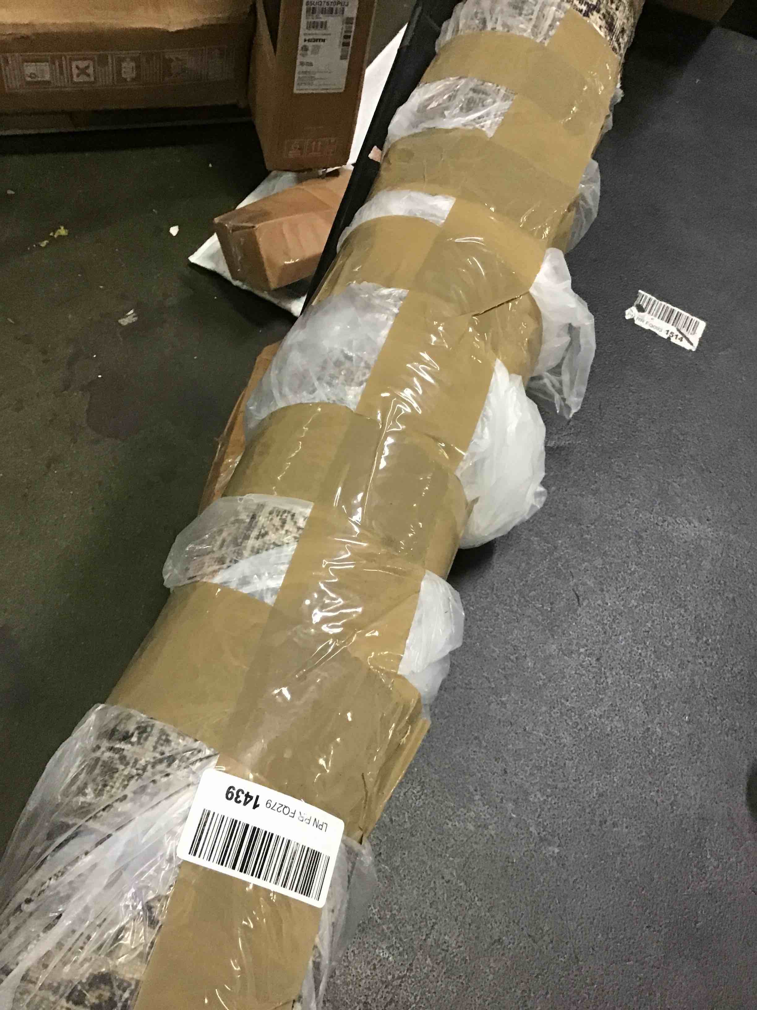 https://s3.amazonaws.com/lotting-images-prod/bidfta/YEL5115225_1694006543476.jpeg
