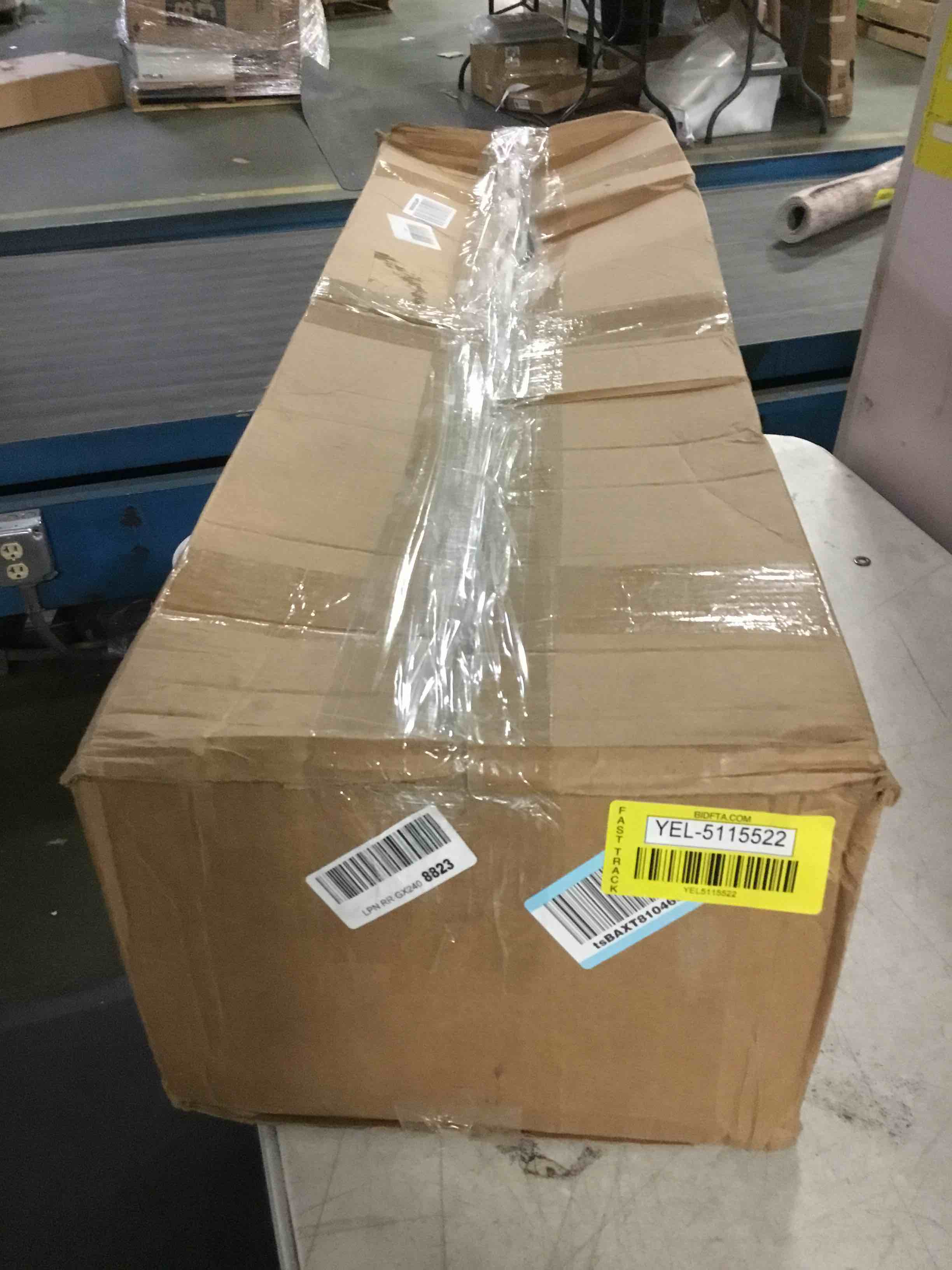 https://s3.amazonaws.com/lotting-images-prod/bidfta/YEL5115522_1692876504708.jpeg