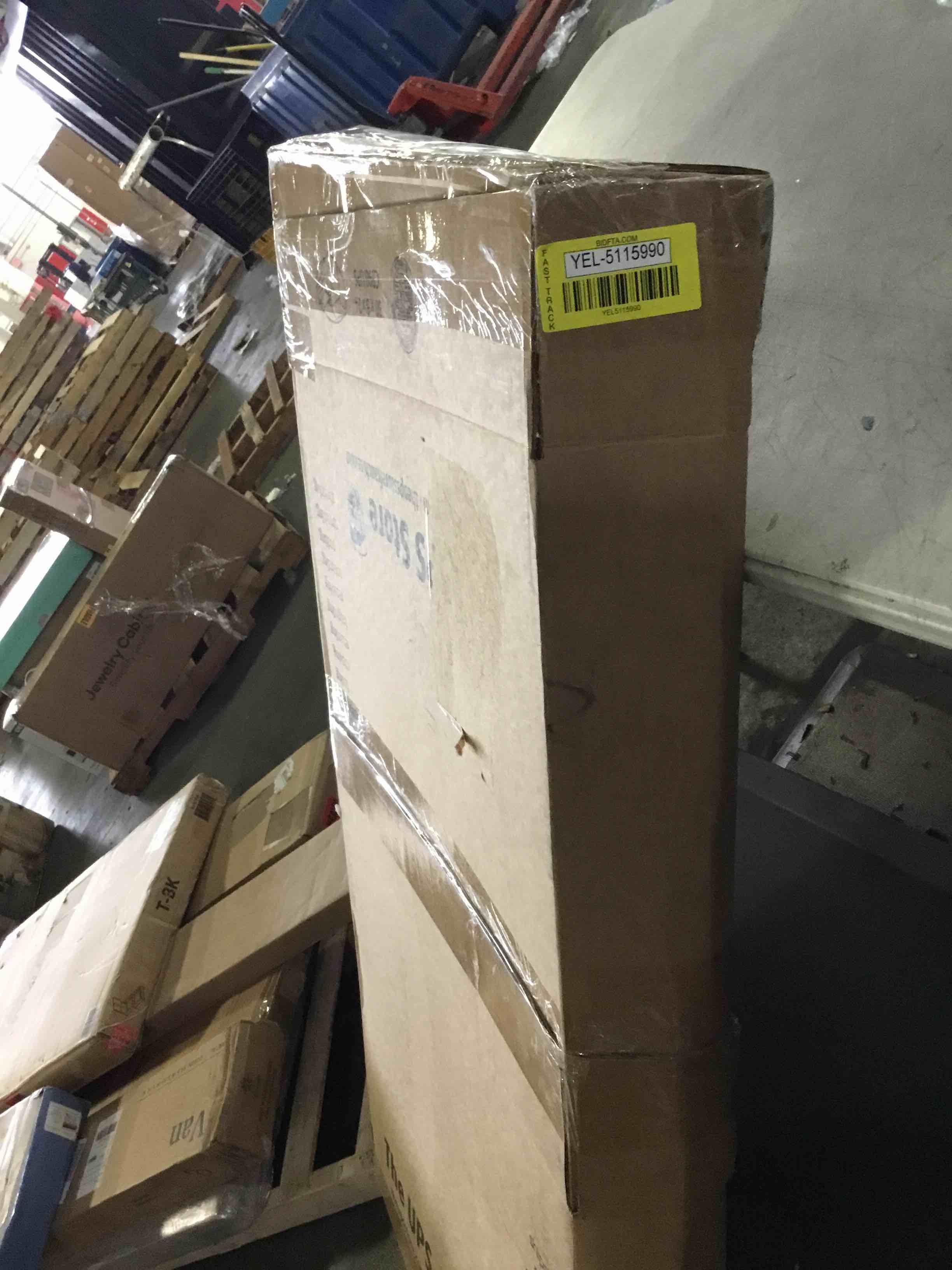 https://s3.amazonaws.com/lotting-images-prod/bidfta/YEL5115990_1693059147653.jpeg