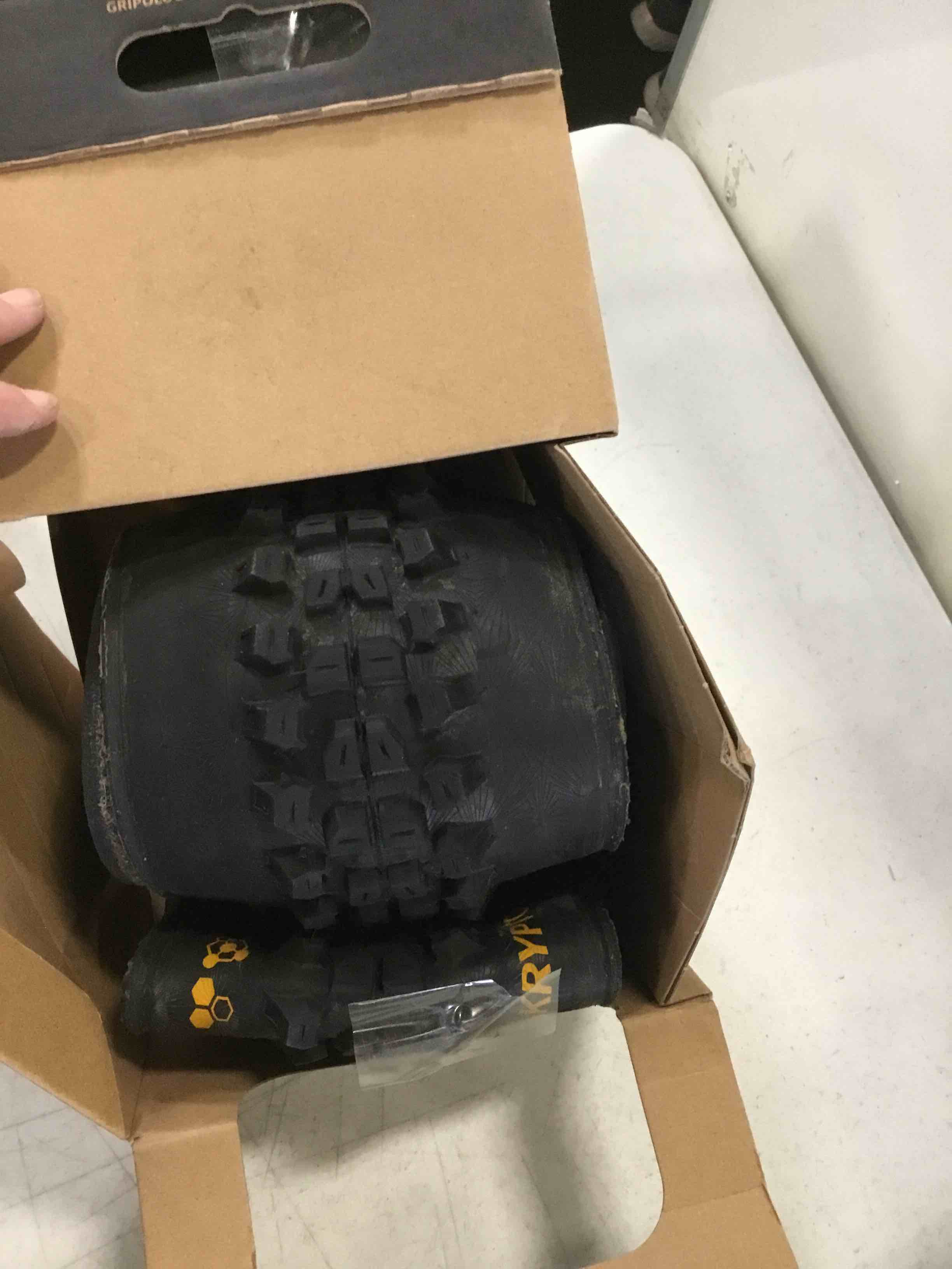 https://s3.amazonaws.com/lotting-images-prod/bidfta/YEL5116566_1693425238740.jpeg
