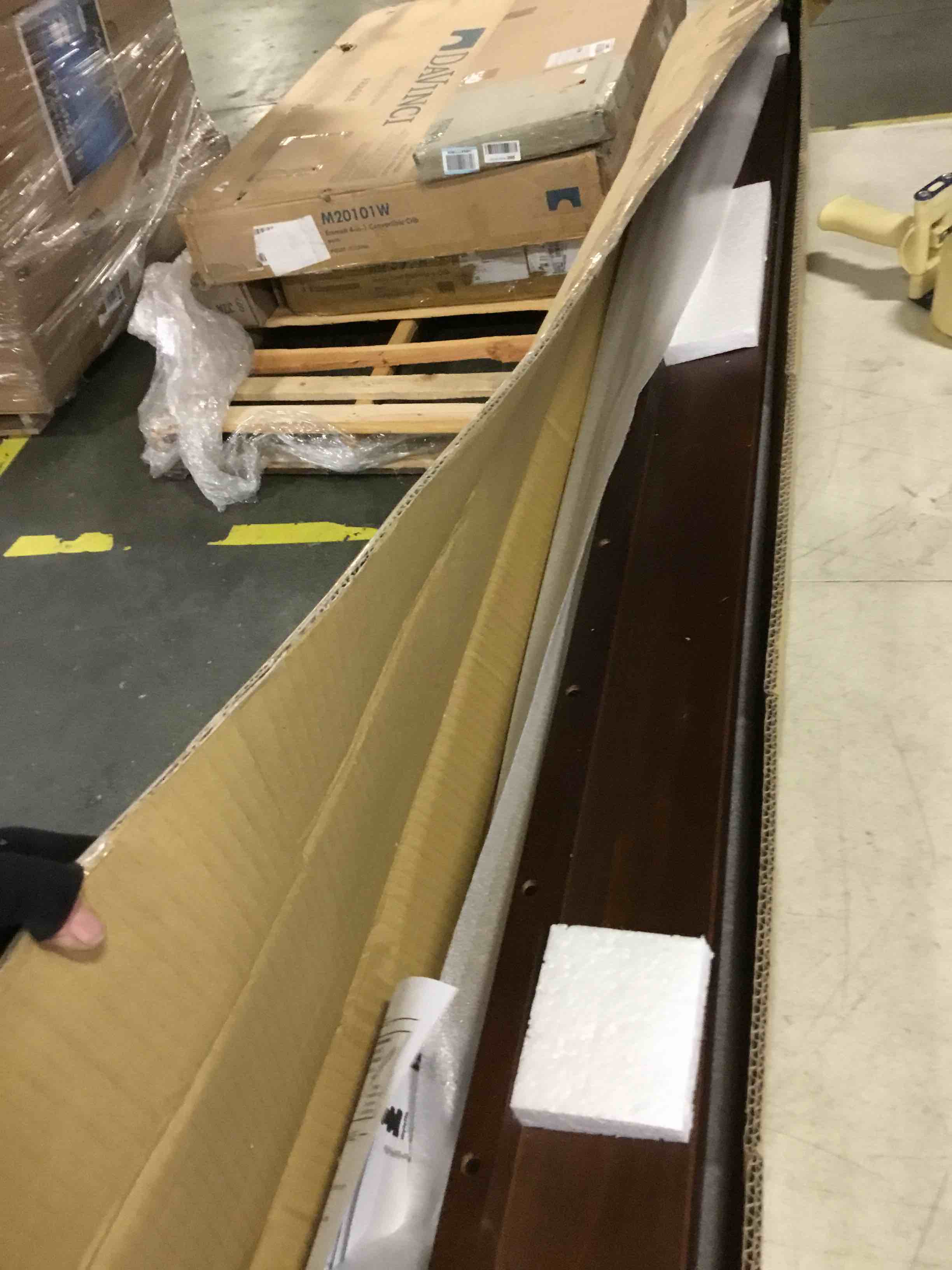 https://s3.amazonaws.com/lotting-images-prod/bidfta/YEL5116583_1693479143715.jpeg