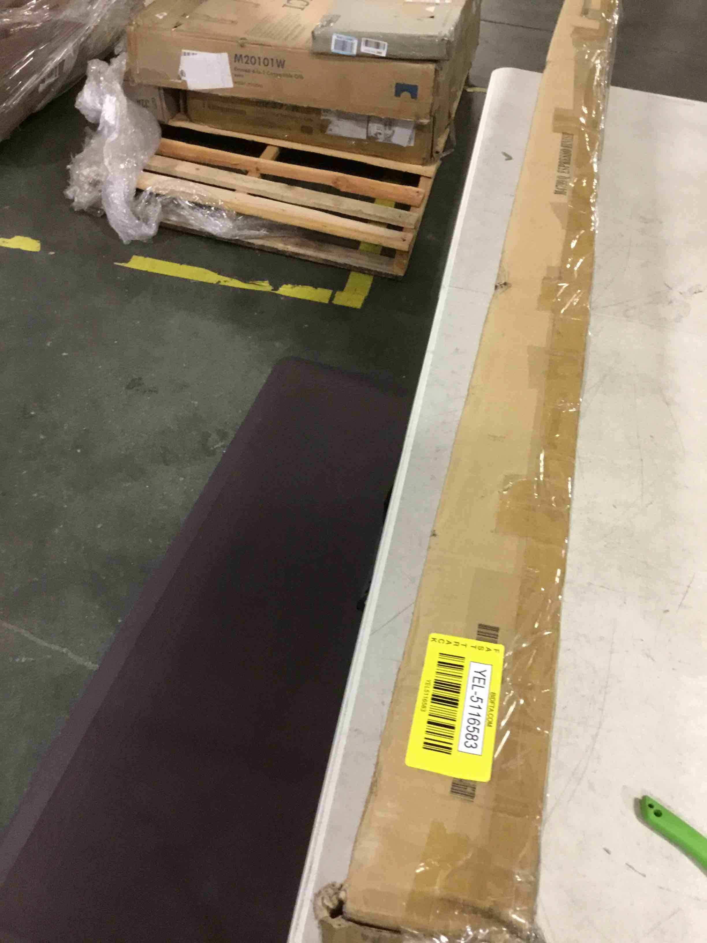 https://s3.amazonaws.com/lotting-images-prod/bidfta/YEL5116583_1693479195052.jpeg