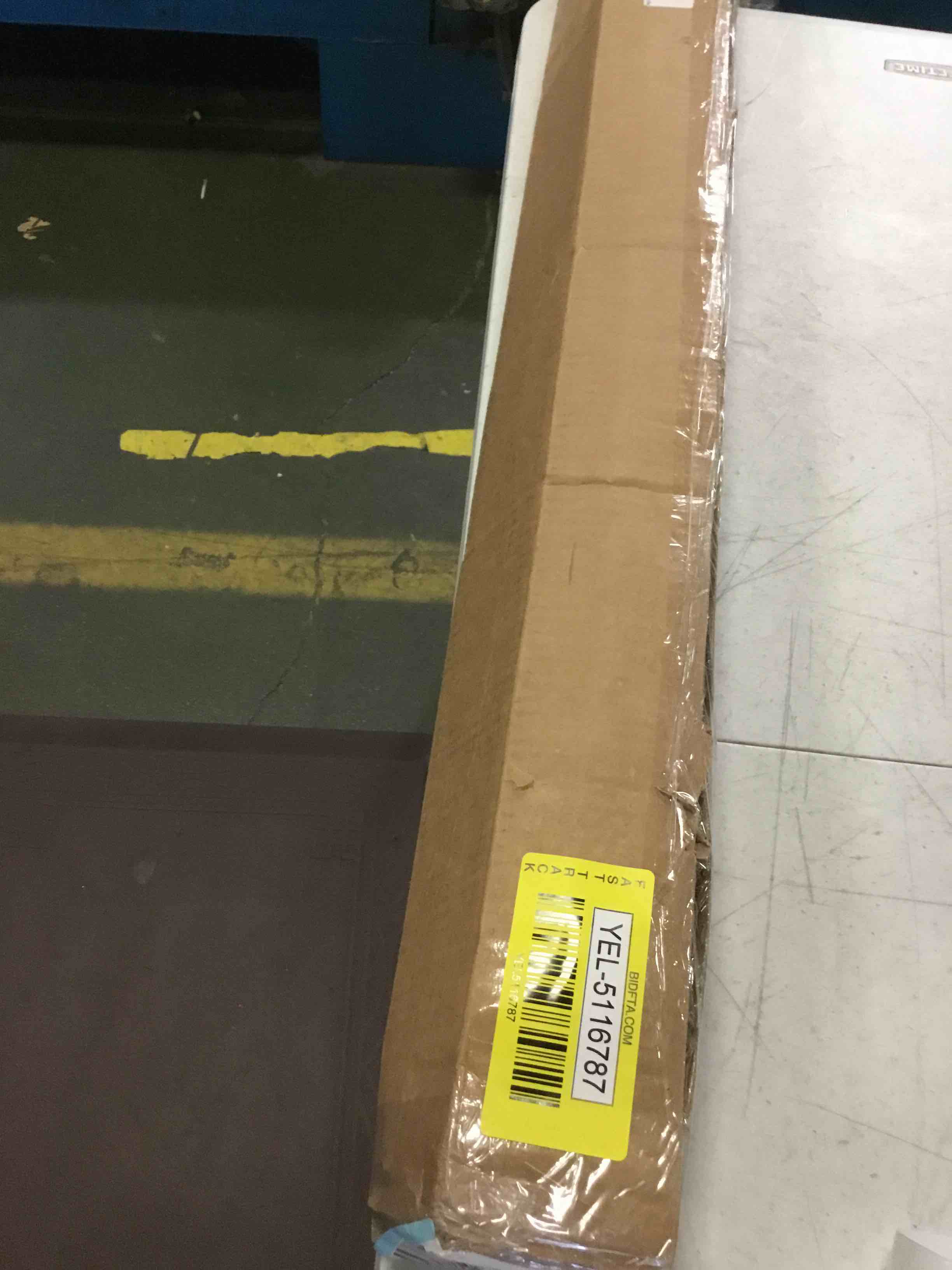 https://s3.amazonaws.com/lotting-images-prod/bidfta/YEL5116787_1693580604610.jpeg
