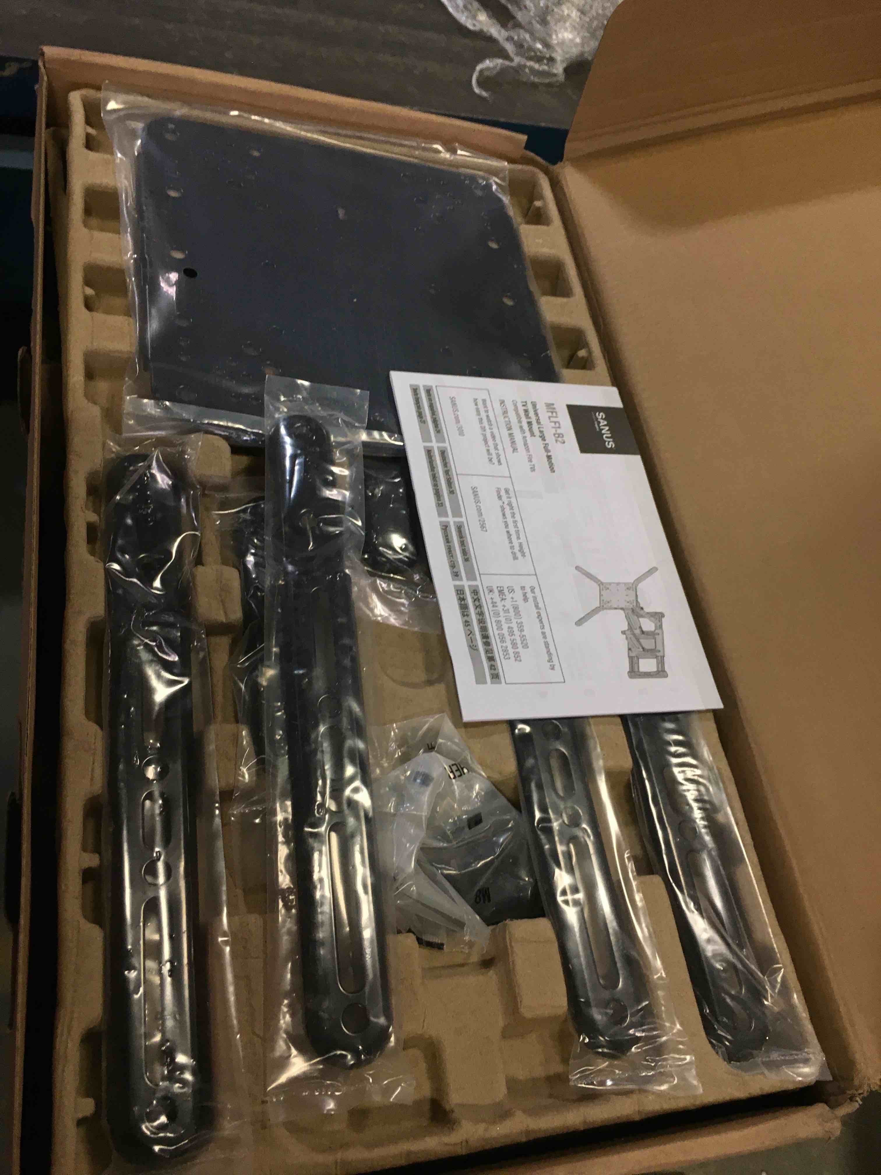 https://s3.amazonaws.com/lotting-images-prod/bidfta/YEL5117211_1692710338375.jpeg