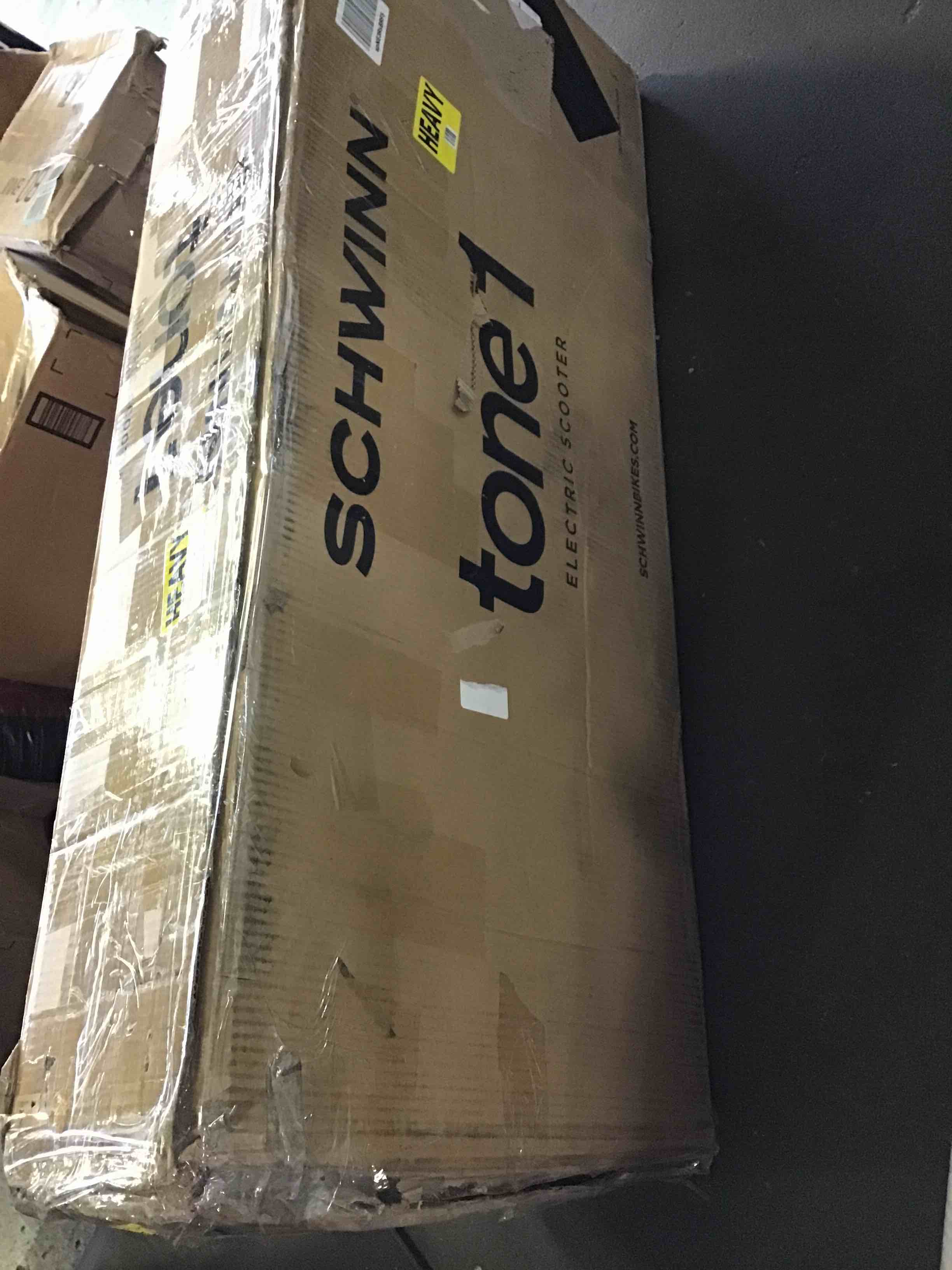https://s3.amazonaws.com/lotting-images-prod/bidfta/YEL5118344_1693406625782.jpeg