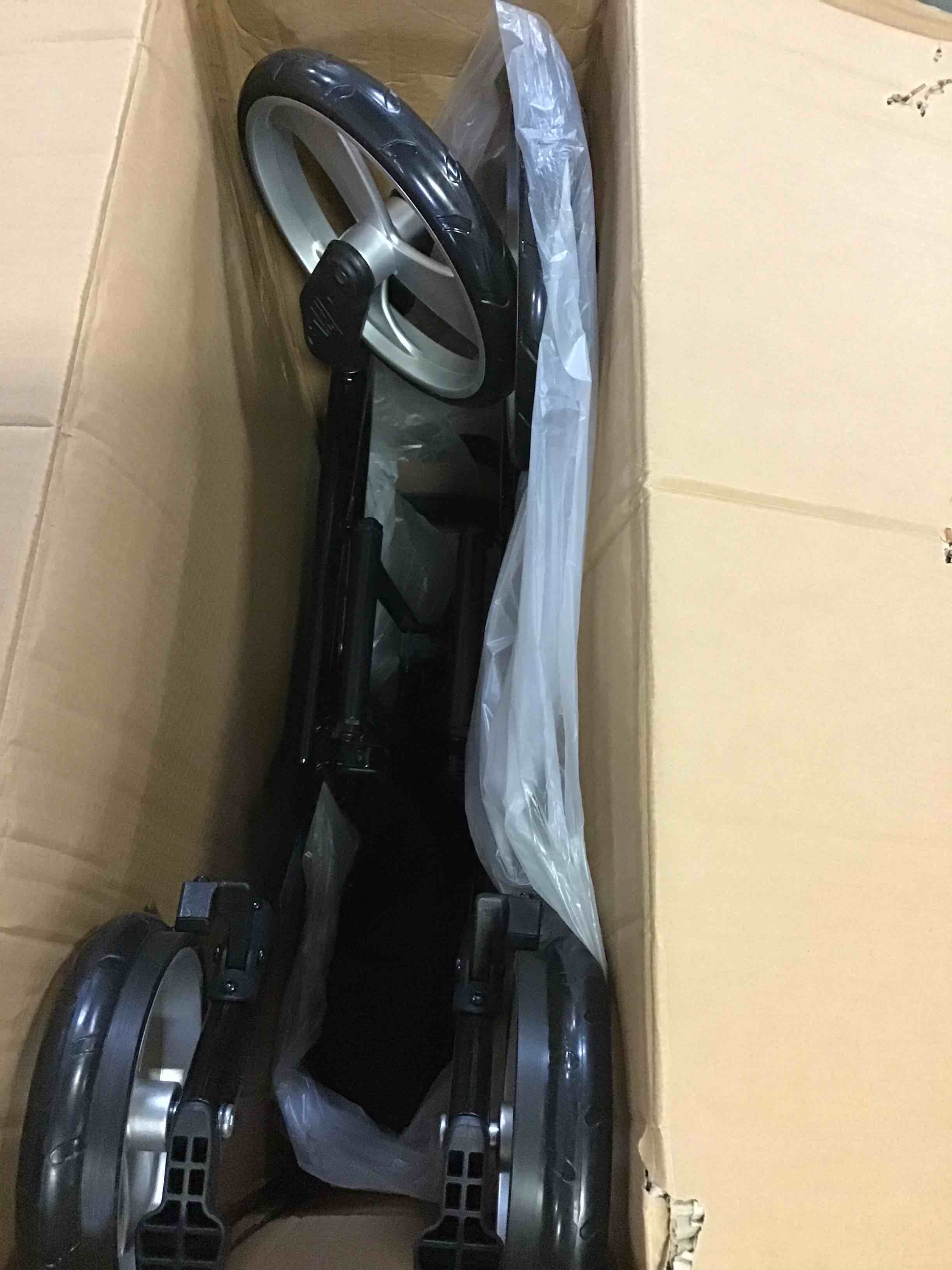 https://s3.amazonaws.com/lotting-images-prod/bidfta/YEL5119040_1692728344860.jpeg