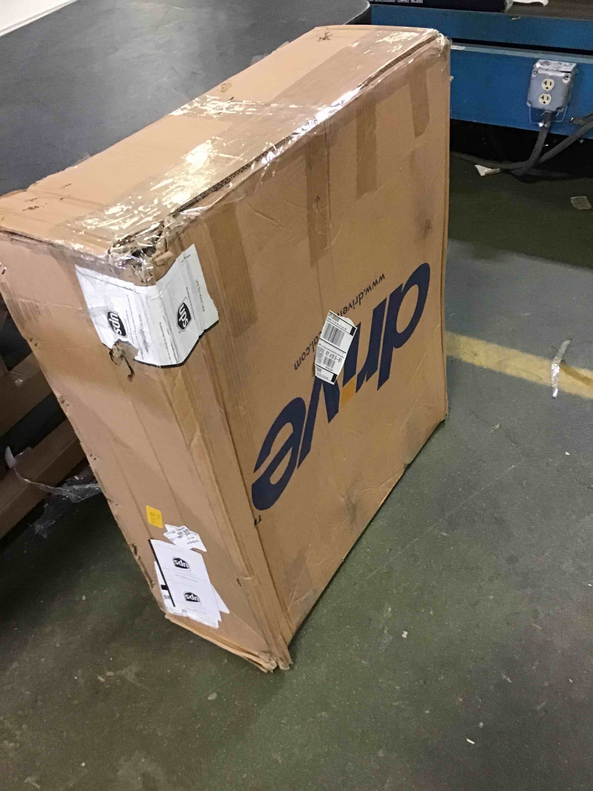 https://s3.amazonaws.com/lotting-images-prod/bidfta/YEL5119040_1692728385485.jpeg