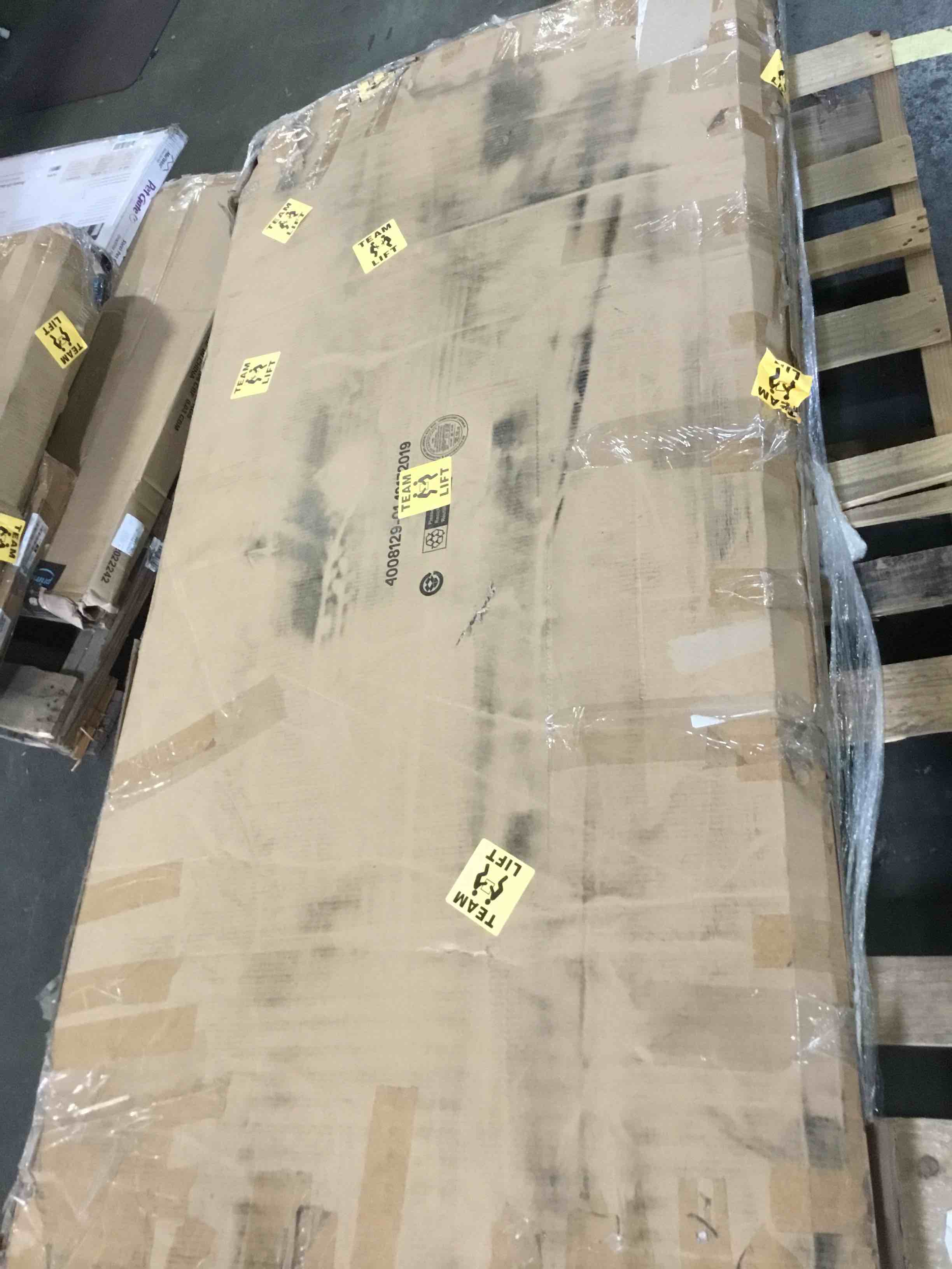 https://s3.amazonaws.com/lotting-images-prod/bidfta/YEL5119398_1692893807715.jpeg
