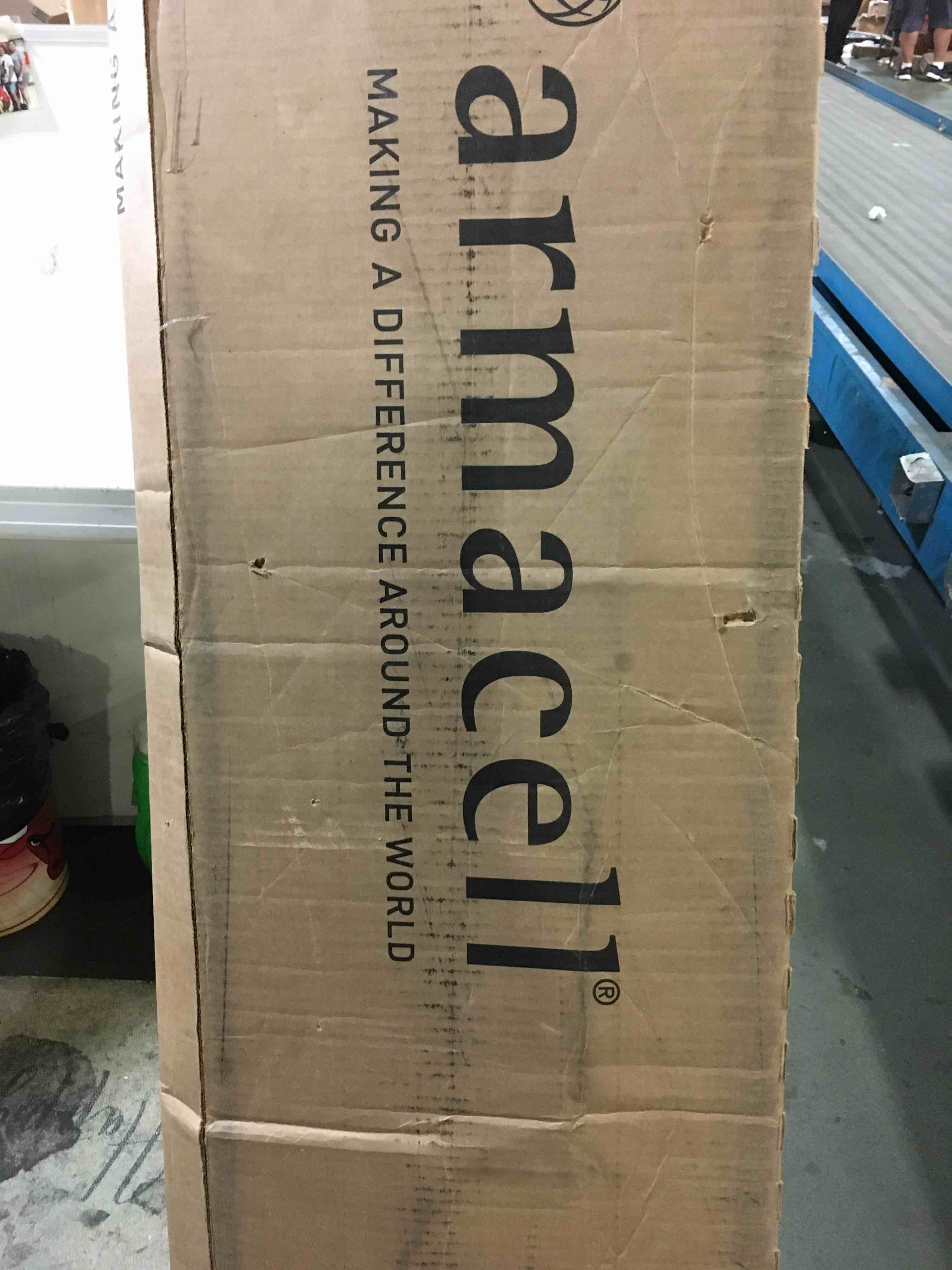 https://s3.amazonaws.com/lotting-images-prod/bidfta/YEL5119929_1693400398405.jpeg