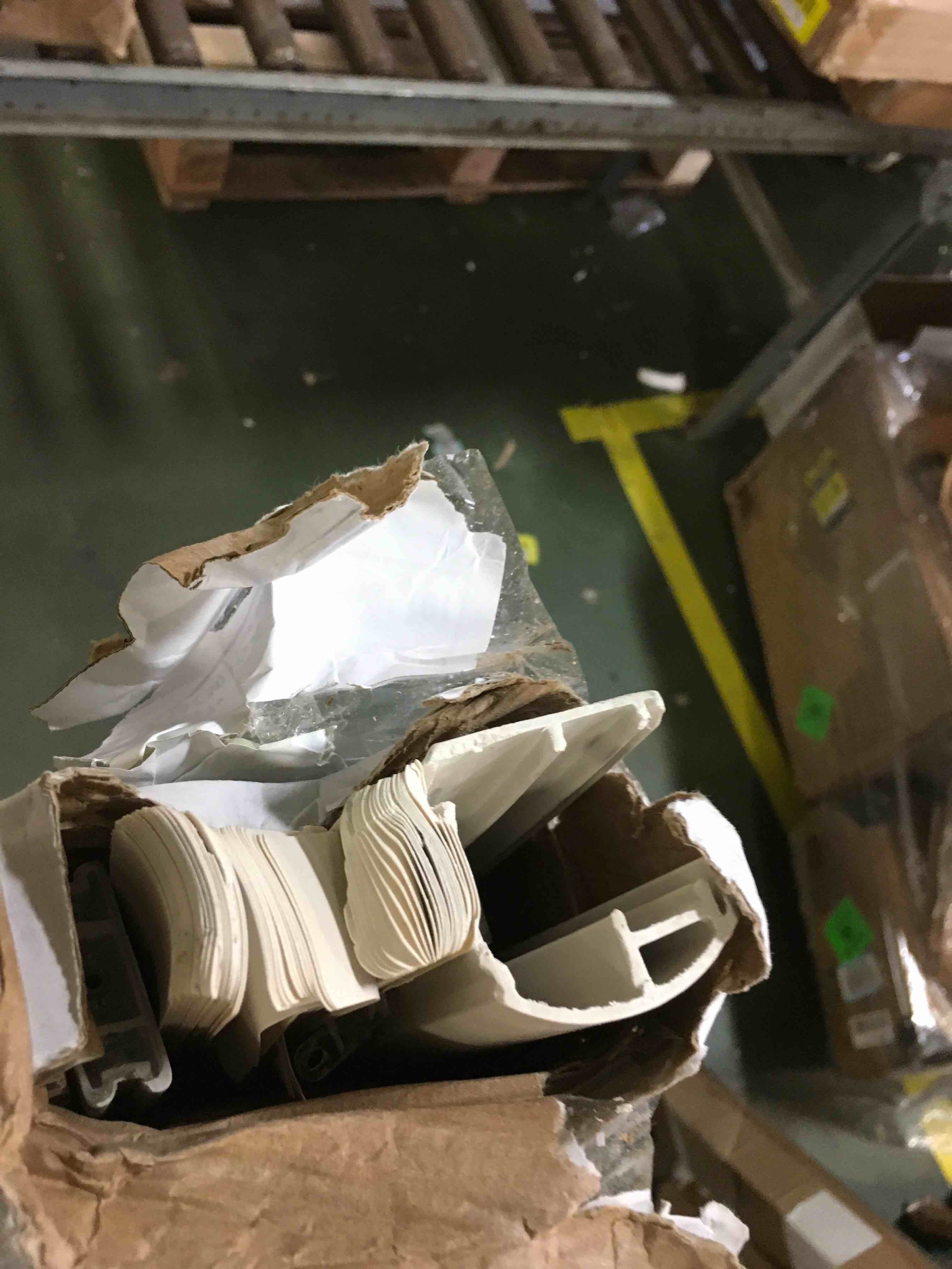 https://s3.amazonaws.com/lotting-images-prod/bidfta/YEL5119932_1693401129427.jpeg