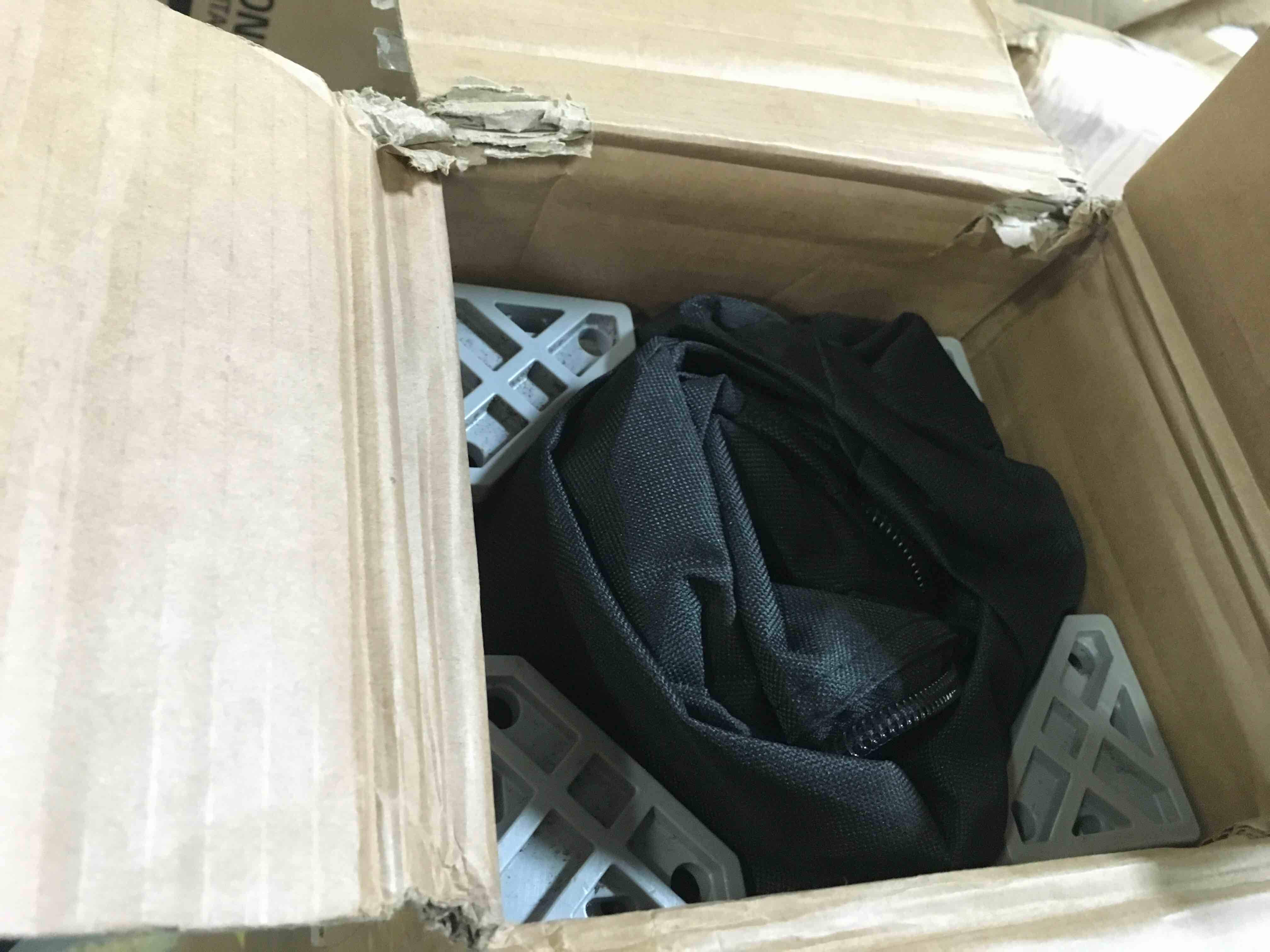 https://s3.amazonaws.com/lotting-images-prod/bidfta/YEL5119938_1693402763947.jpeg