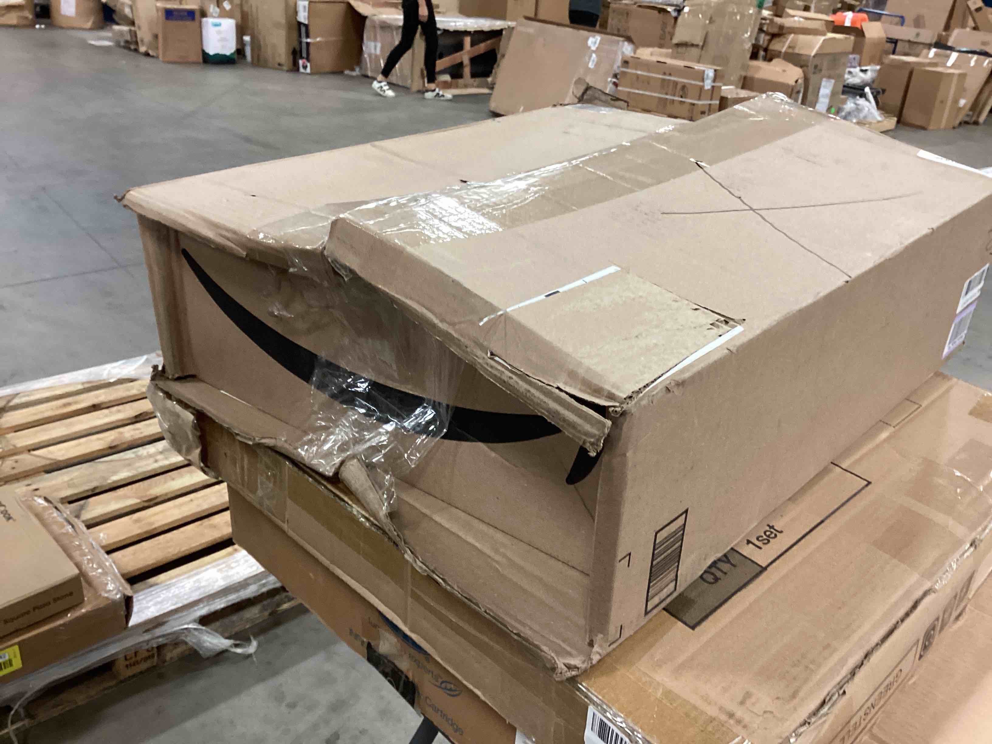 https://s3.amazonaws.com/lotting-images-prod/bidfta/YEL5120045_1692623506005.jpeg