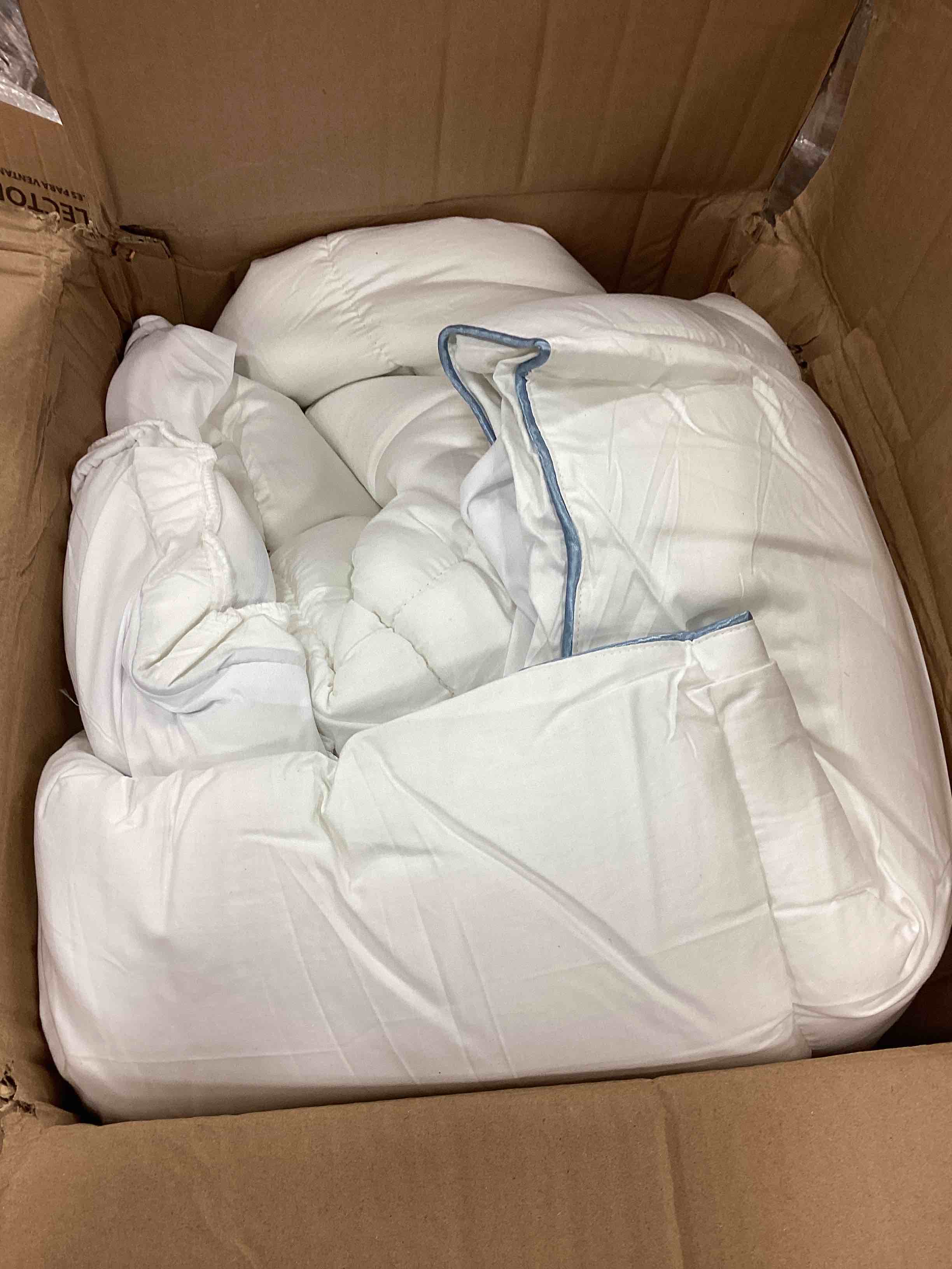 https://s3.amazonaws.com/lotting-images-prod/bidfta/YEL5120504_1693492874903.jpeg