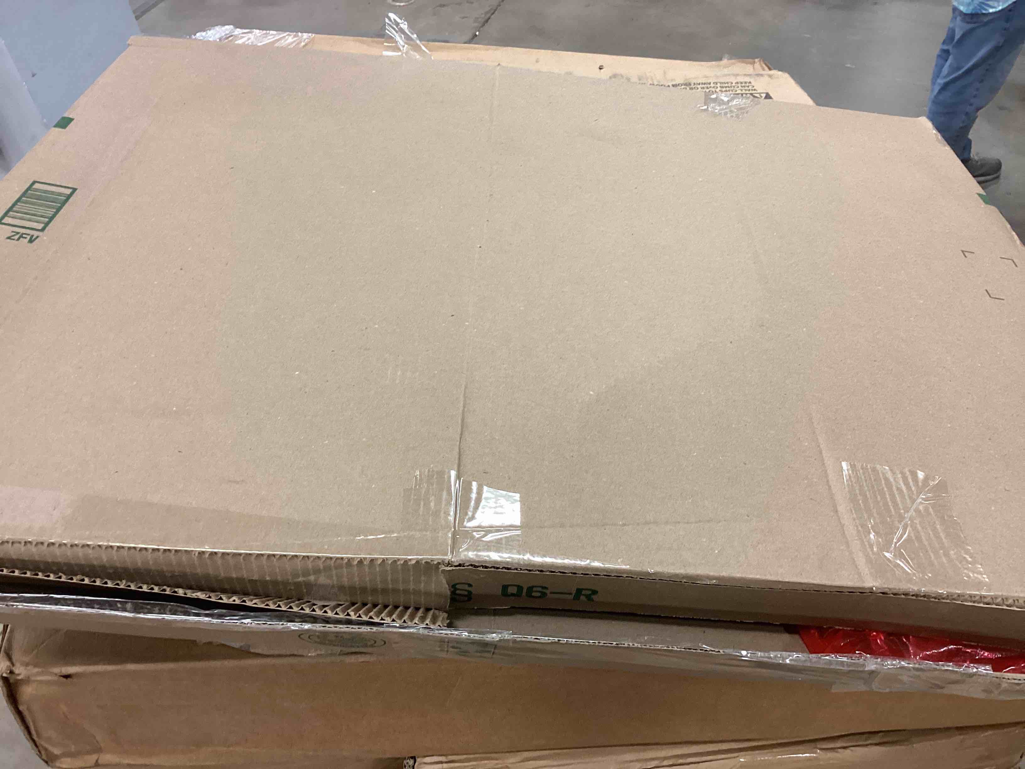 https://s3.amazonaws.com/lotting-images-prod/bidfta/YEL5121313_1695065417910.jpeg