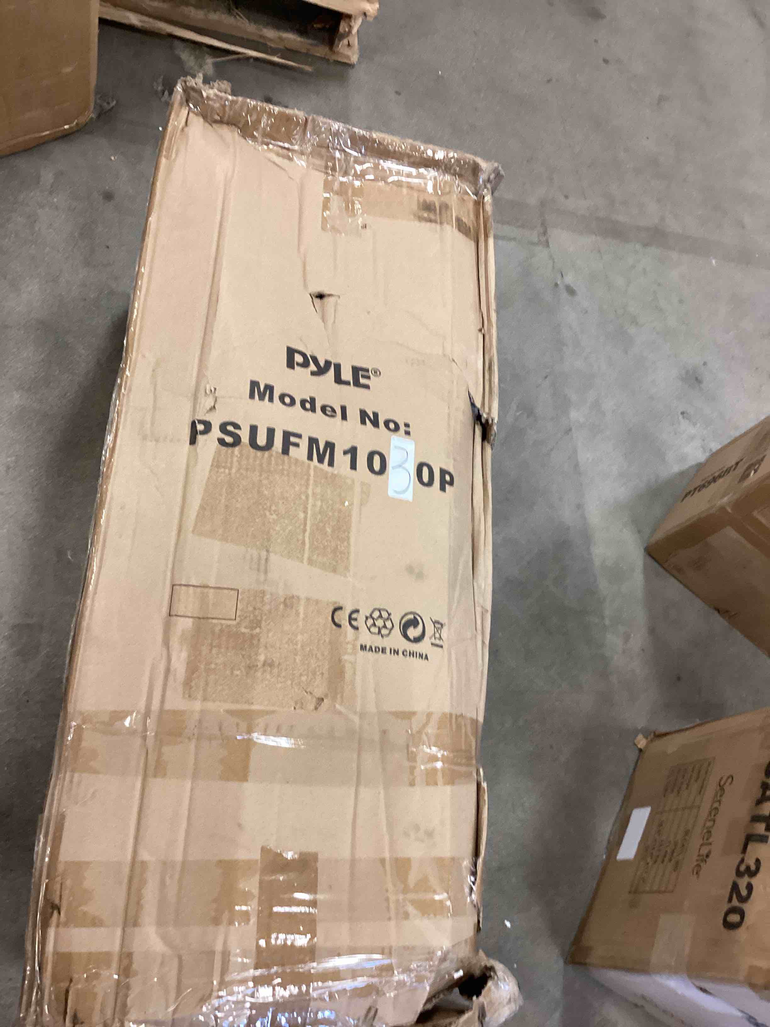 https://s3.amazonaws.com/lotting-images-prod/bidfta/YEL5126553_1690574654643.jpeg