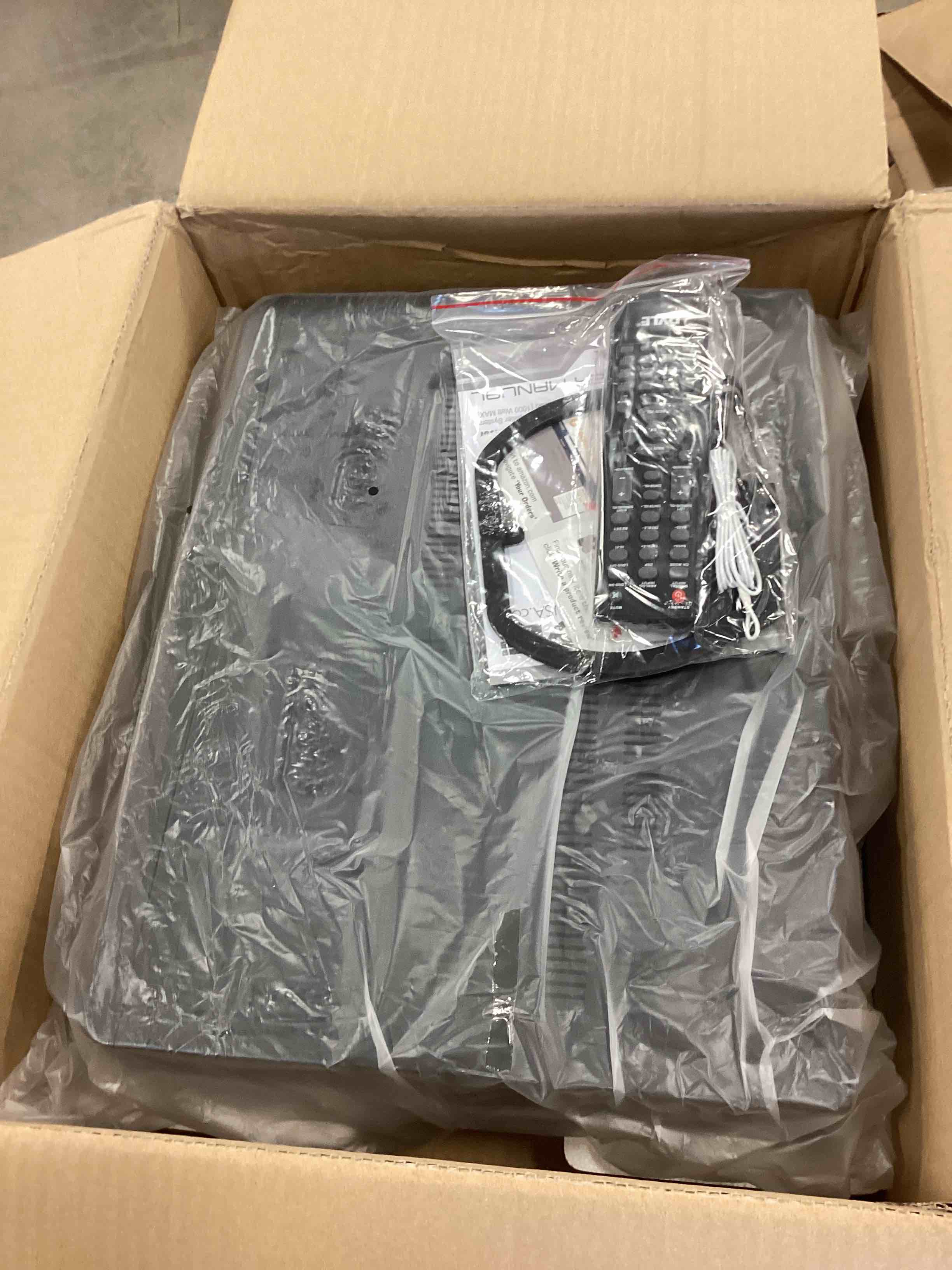 https://s3.amazonaws.com/lotting-images-prod/bidfta/YEL5126563_1690806322515.jpeg