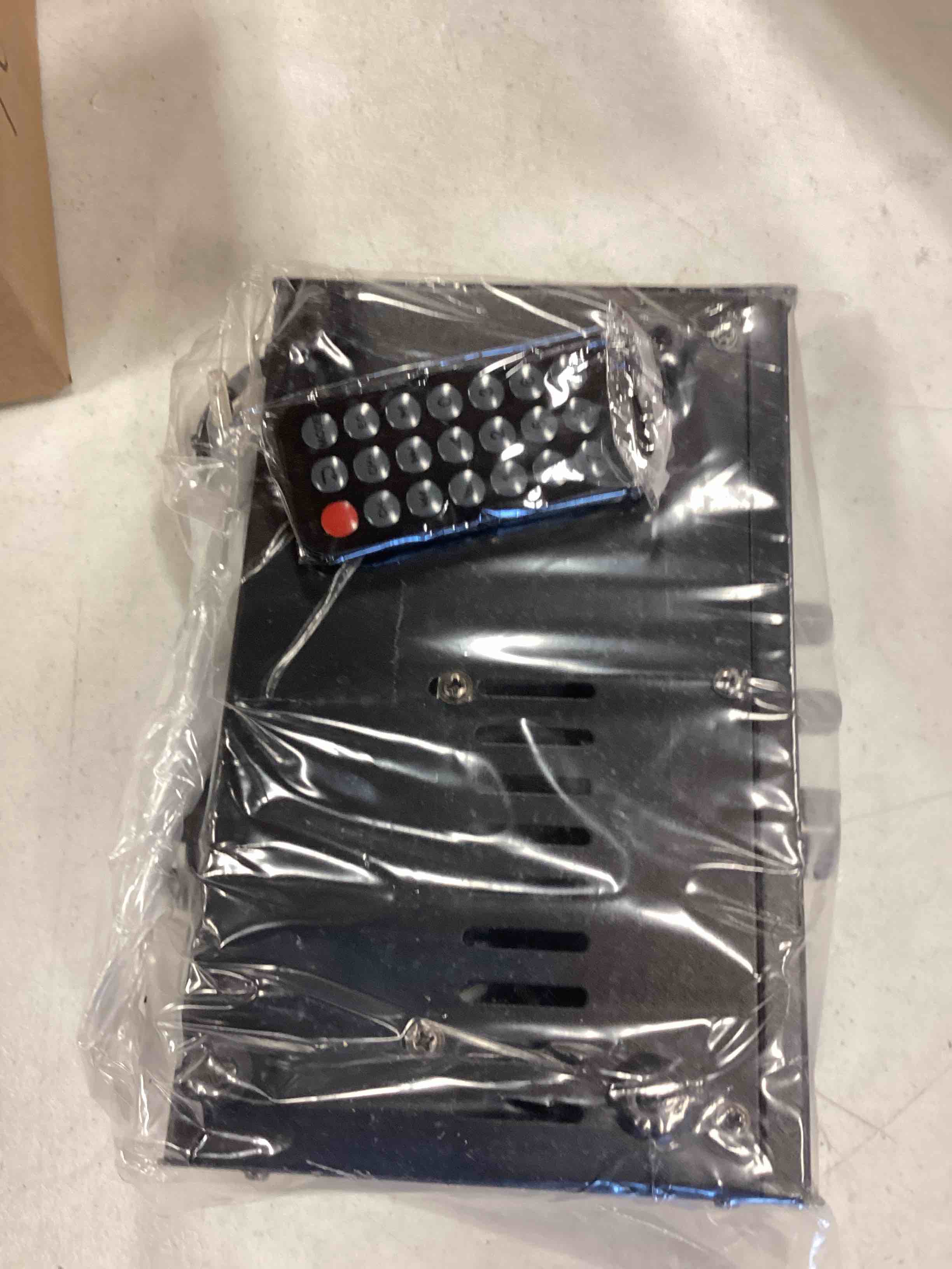 https://s3.amazonaws.com/lotting-images-prod/bidfta/YEL5126570_1690807639558.jpeg