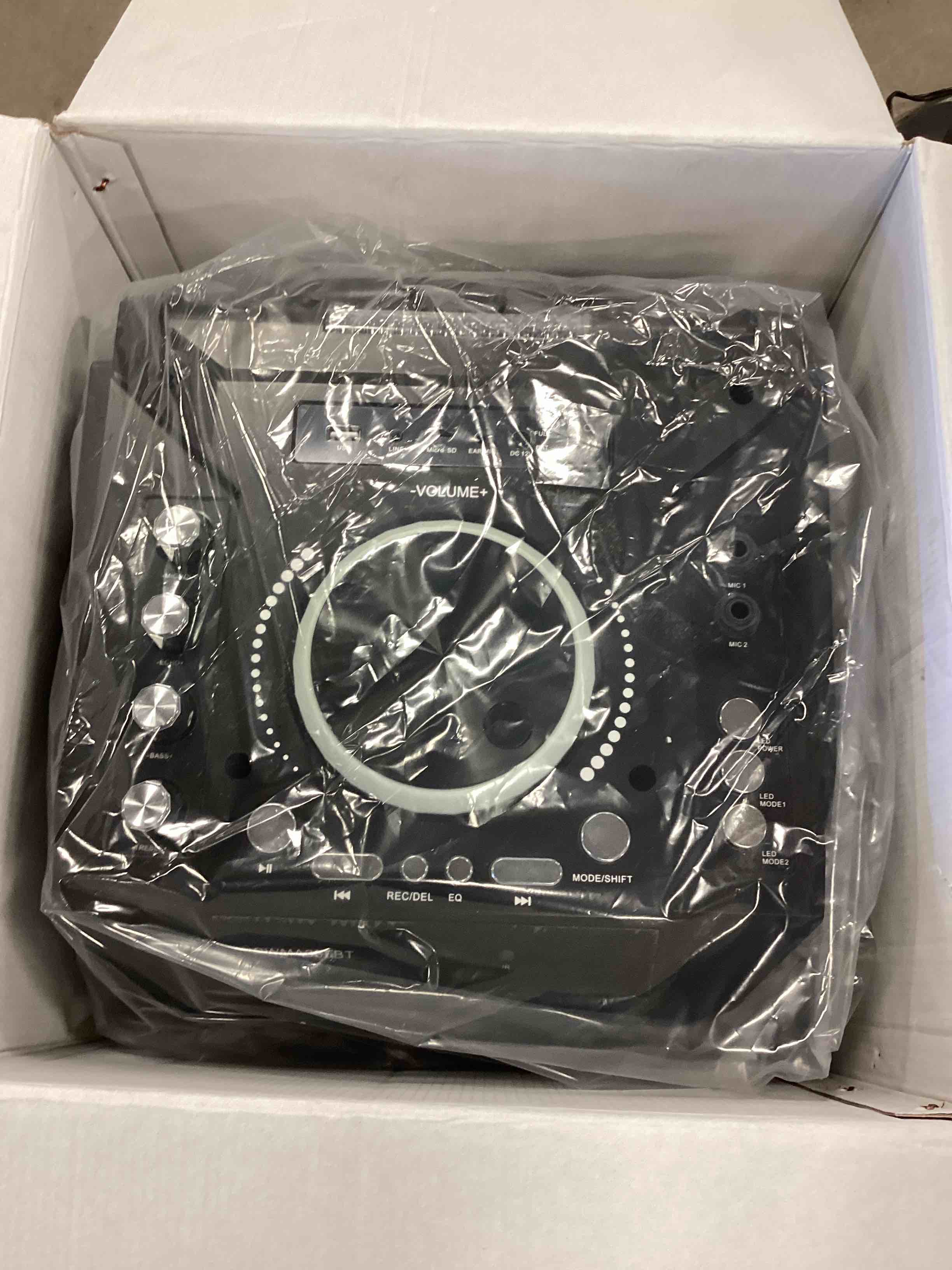 https://s3.amazonaws.com/lotting-images-prod/bidfta/YEL5126573_1690808381343.jpeg