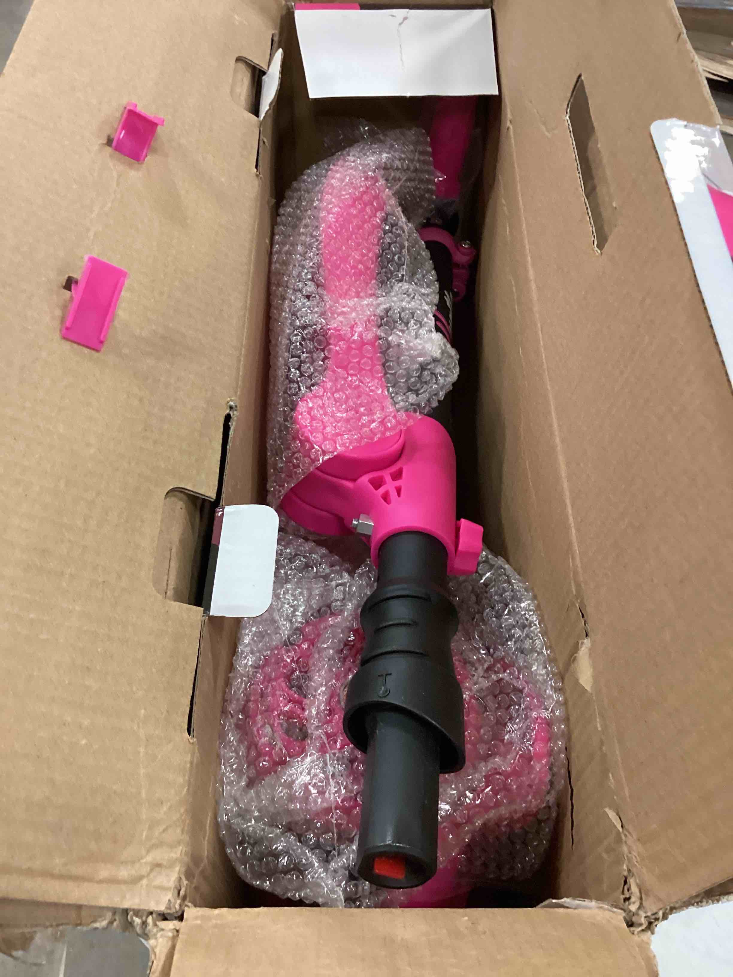 https://s3.amazonaws.com/lotting-images-prod/bidfta/YEL5126575_1690809013592.jpeg