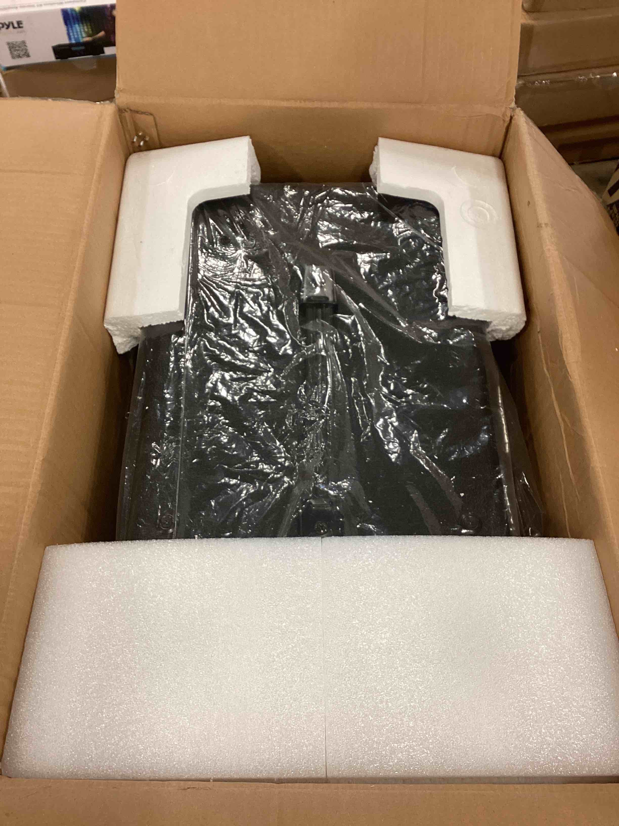 https://s3.amazonaws.com/lotting-images-prod/bidfta/YEL5129985_1693414752011.jpeg