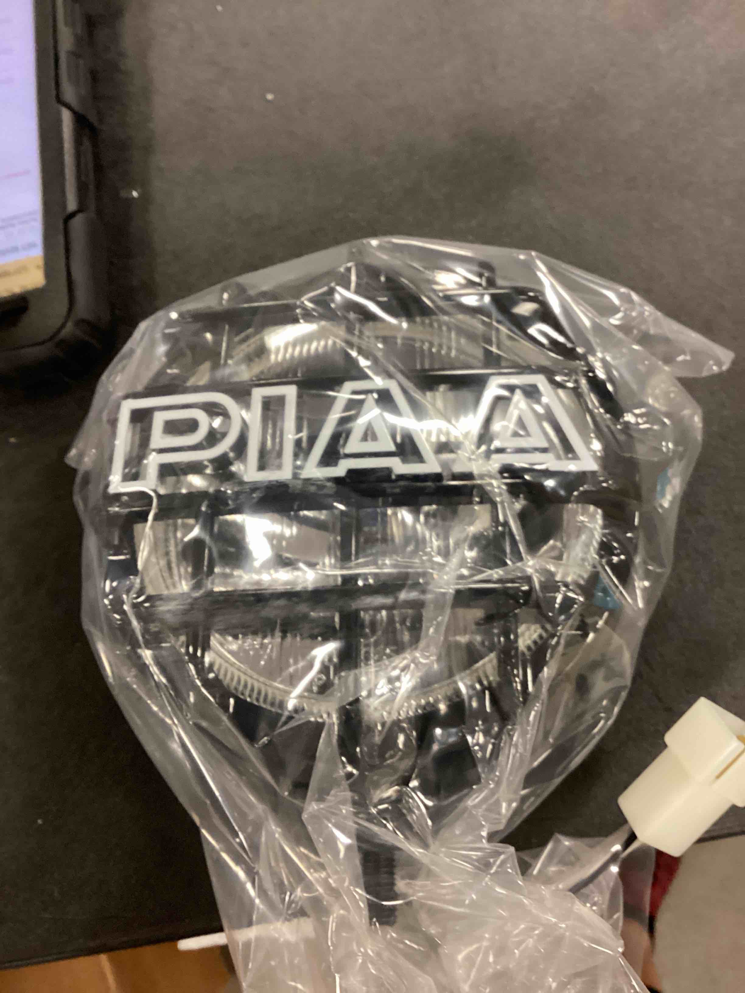 PIAA 05462 PIAA 540 Series 5 Inch Halogen Xtreme White 55W-110W Driving Lamp Kit