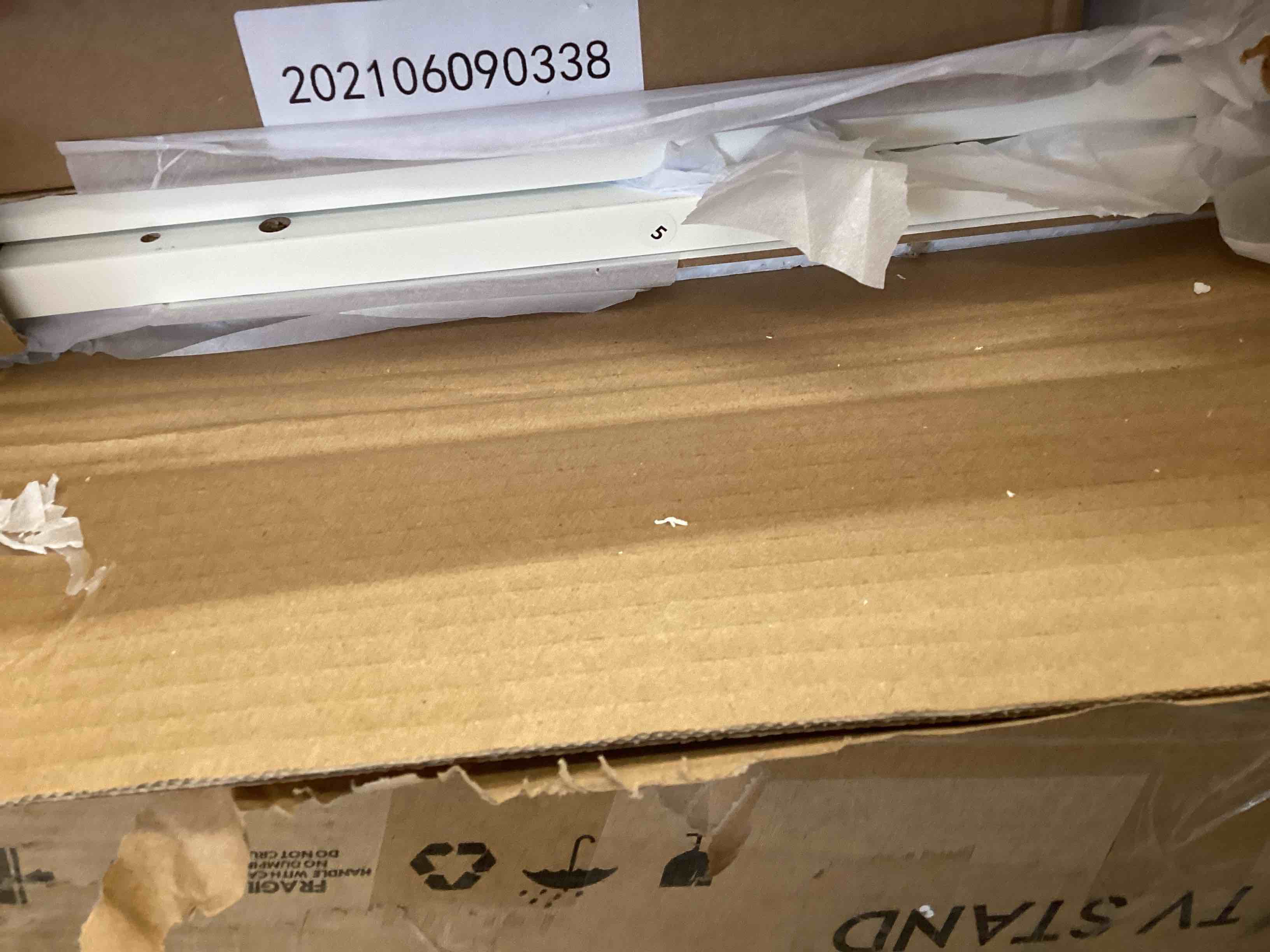 https://s3.amazonaws.com/lotting-images-prod/bidfta/YEL5158692_1699284334420.jpeg