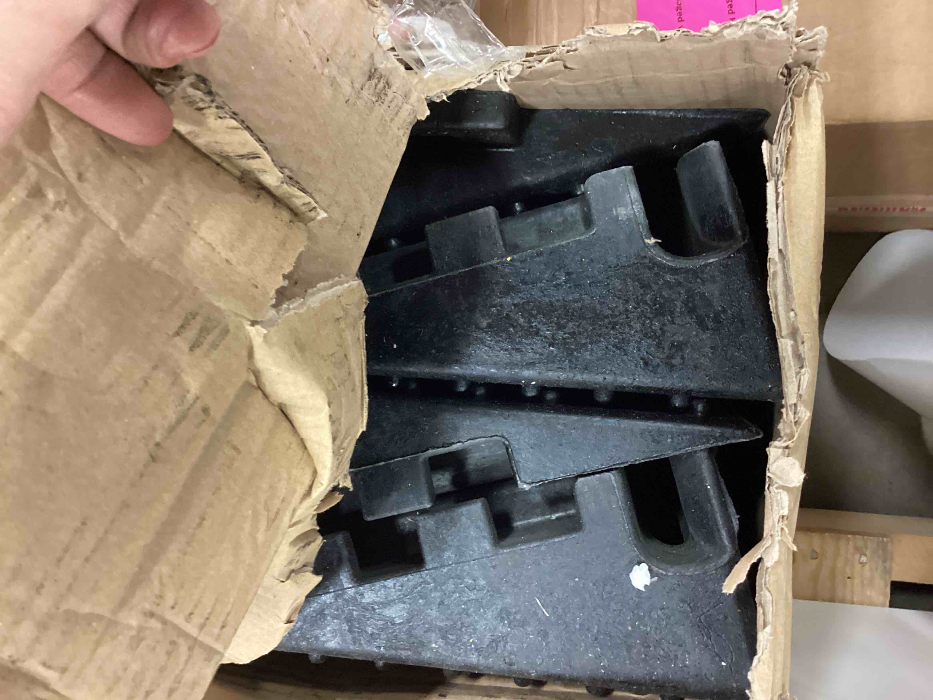https://s3.amazonaws.com/lotting-images-prod/bidfta/YEL5160323_1699197240750.jpeg