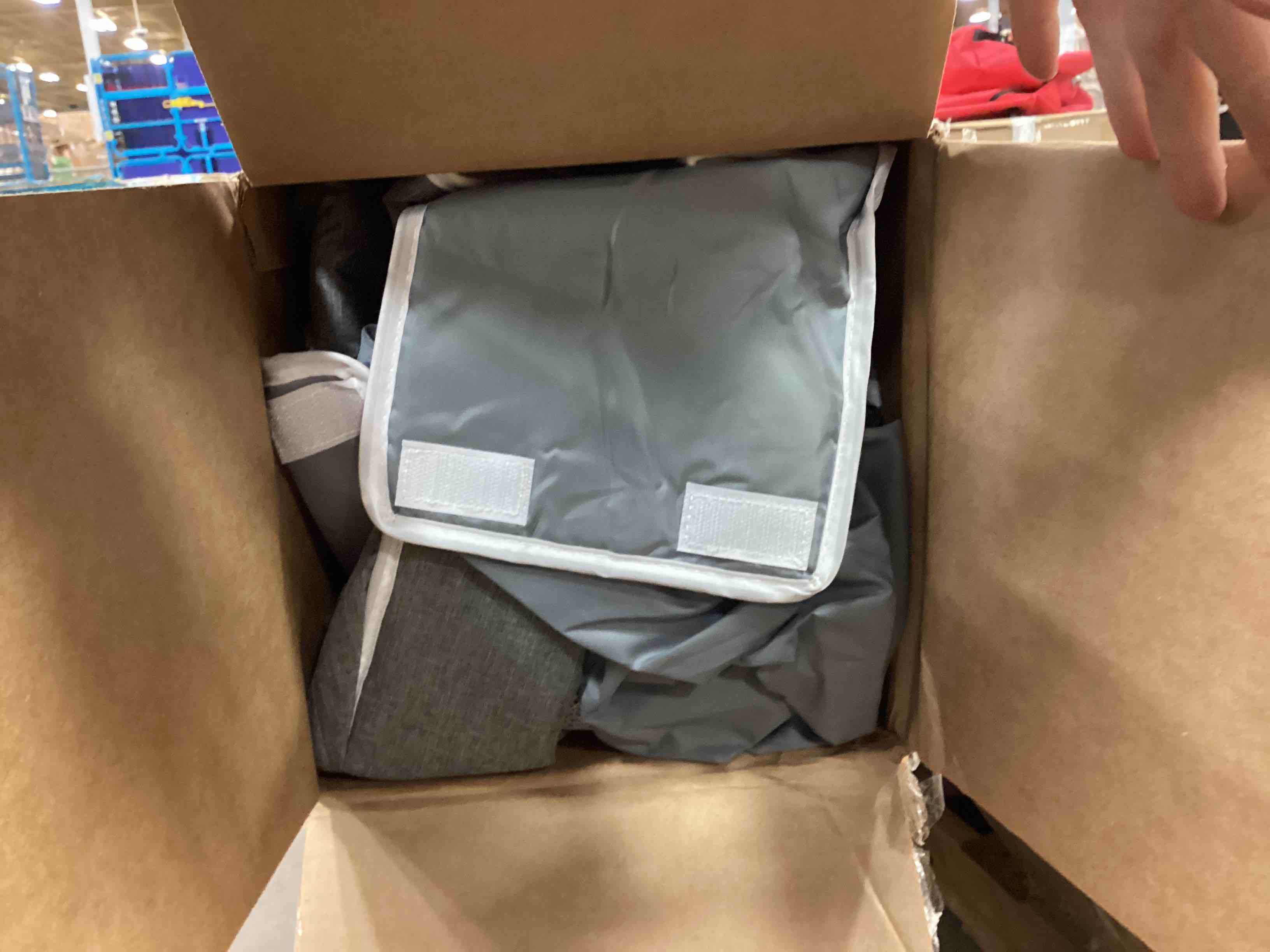 https://s3.amazonaws.com/lotting-images-prod/bidfta/YEL5160336_1699200000101.jpeg