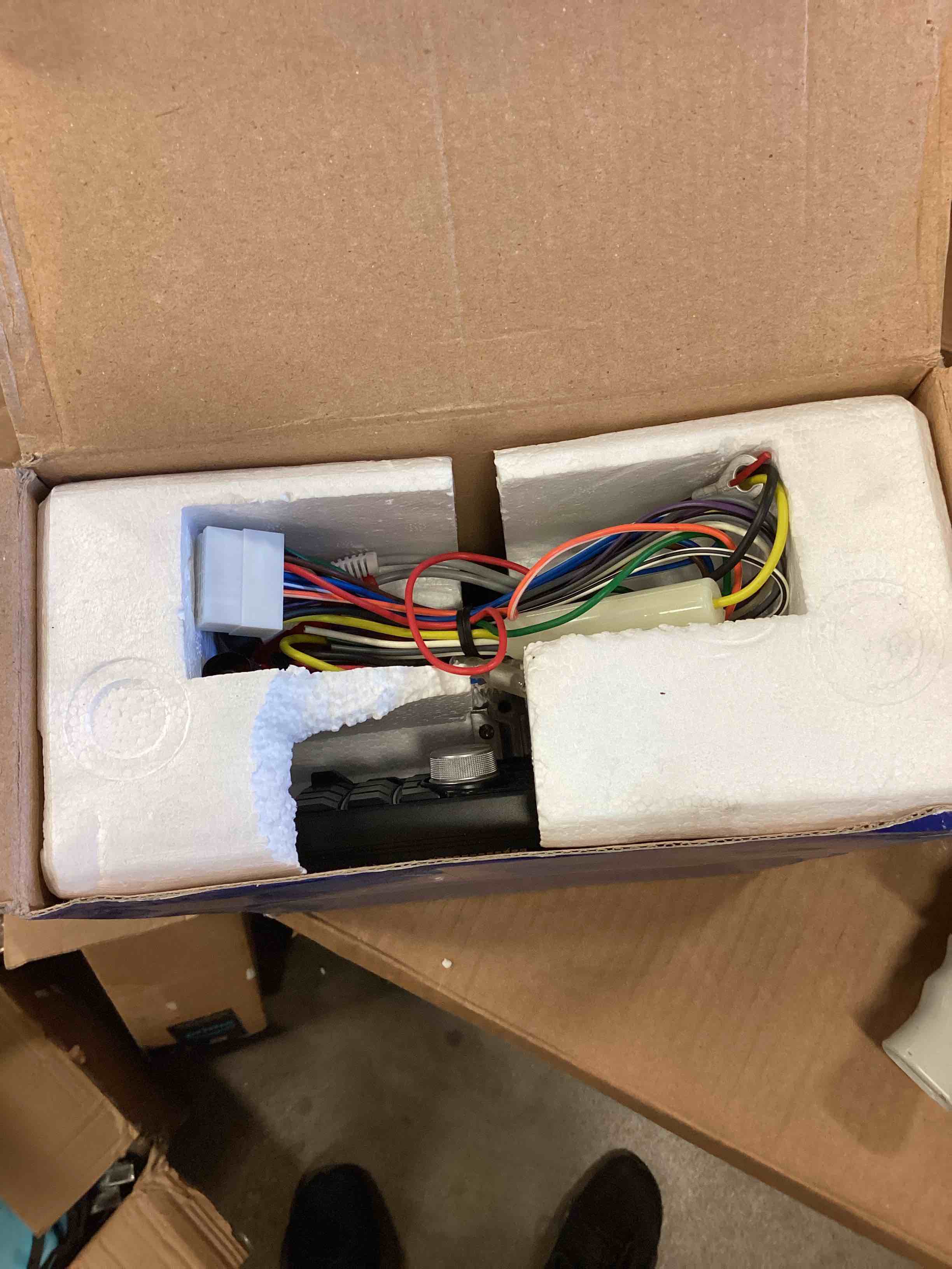 https://s3.amazonaws.com/lotting-images-prod/bidfta/YEL5160748_1699393036308.jpeg