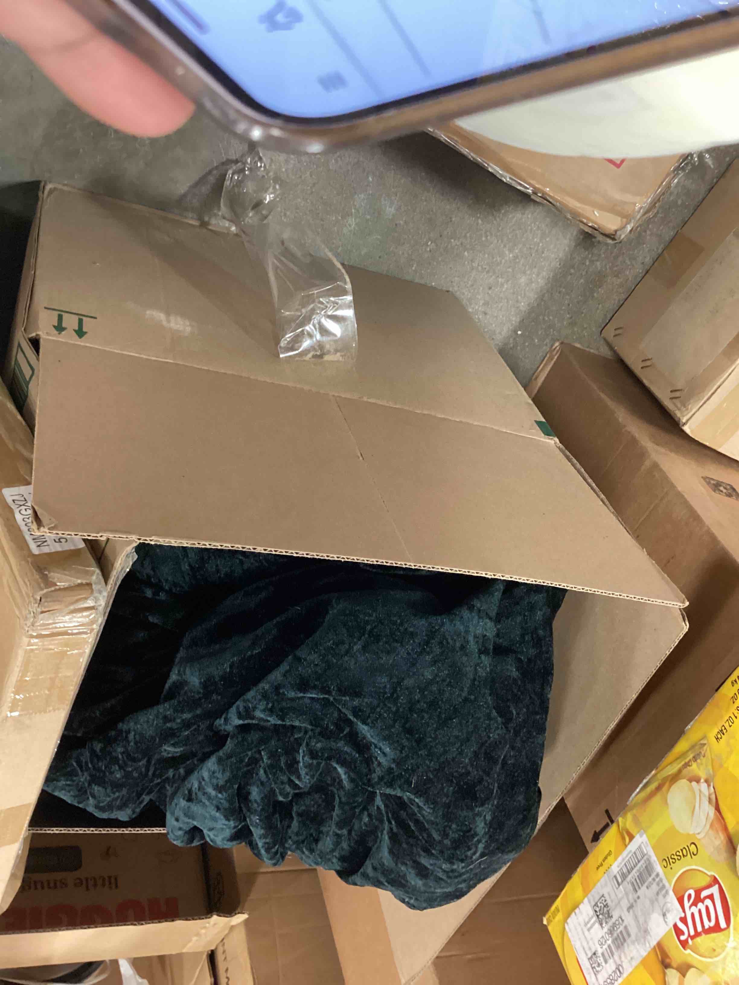 https://s3.amazonaws.com/lotting-images-prod/bidfta/YEL5160839_1699632853004.jpeg
